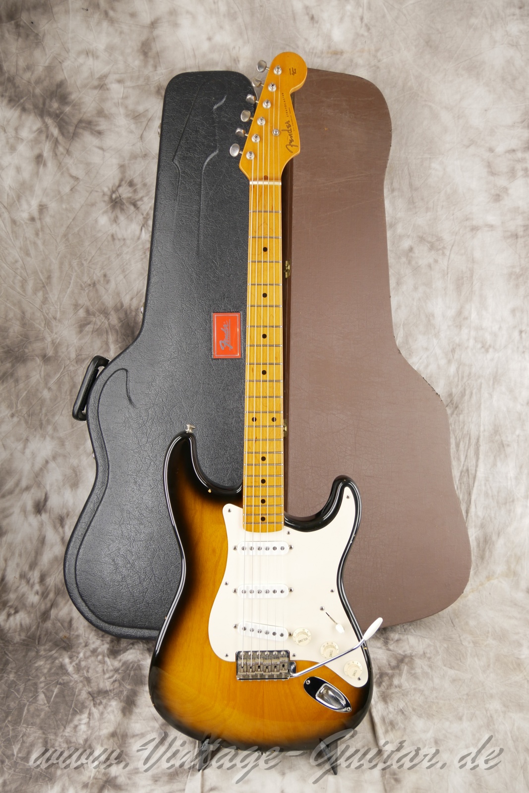 img/vintage/6295/fender_stratocaster_1994_40th_anniversary_sunburst_USA-23.jpg