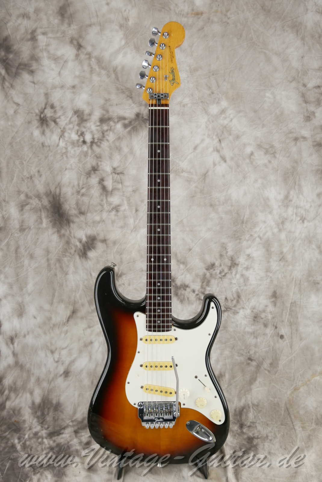 fender_contemporary_strat_mij_sundburst_japan_1987-01.jpg fender_contemporary_strat_mij_sundburst_japan_1987-01.jpg