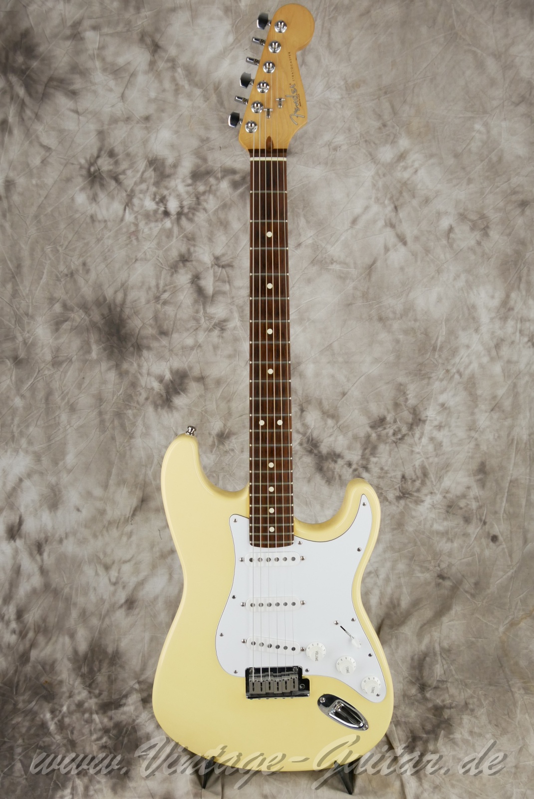 img/vintage/6299/fender_stratocaster_standard_olympicwhite_1996_USA-01.jpg