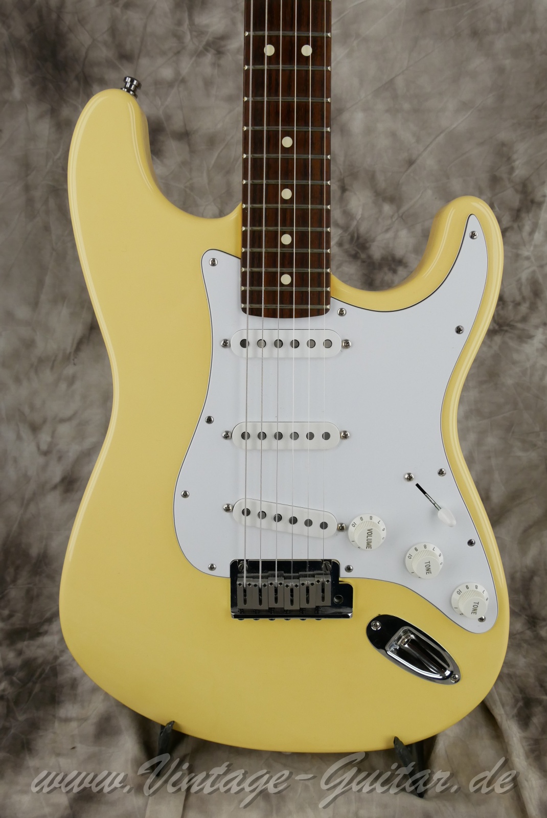 img/vintage/6299/fender_stratocaster_standard_olympicwhite_1996_USA-07.jpg