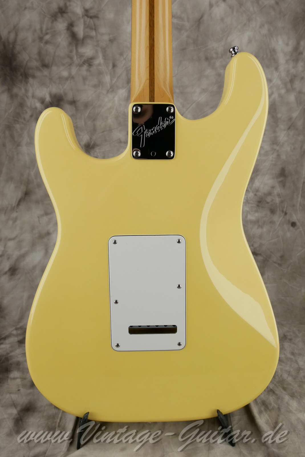 img/vintage/6299/fender_stratocaster_standard_olympicwhite_1996_USA-08.jpg