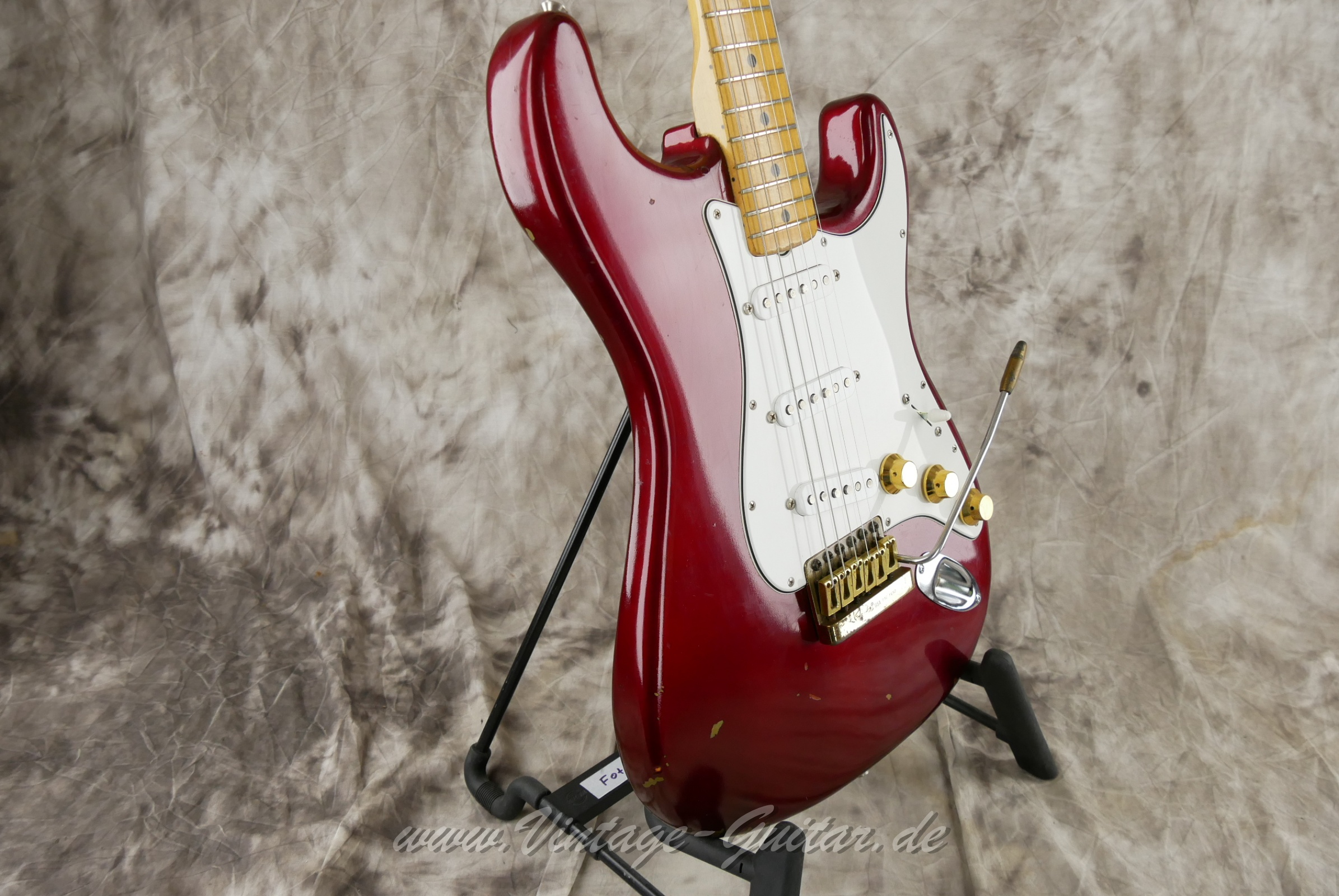 img/vintage/6318/Fender_The_Strat_1981_candy_apple_red_009.JPG