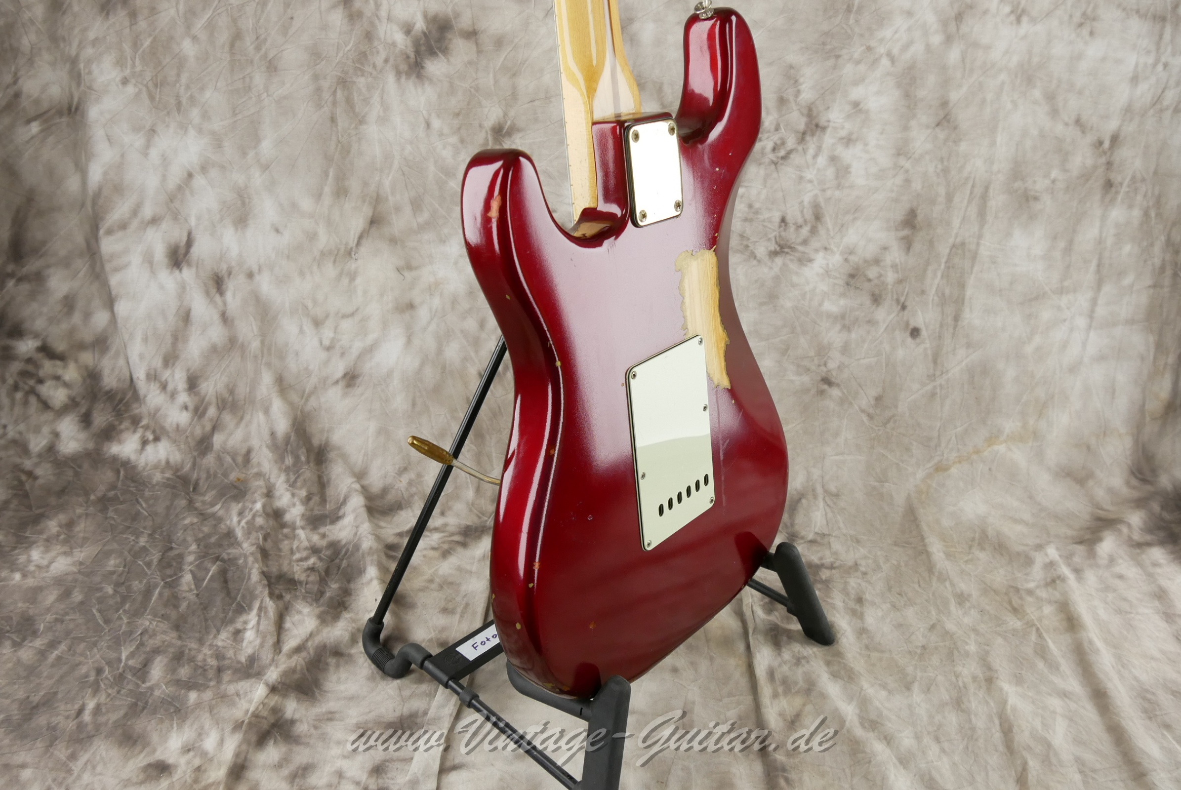 img/vintage/6318/Fender_The_Strat_1981_candy_apple_red_010.JPG