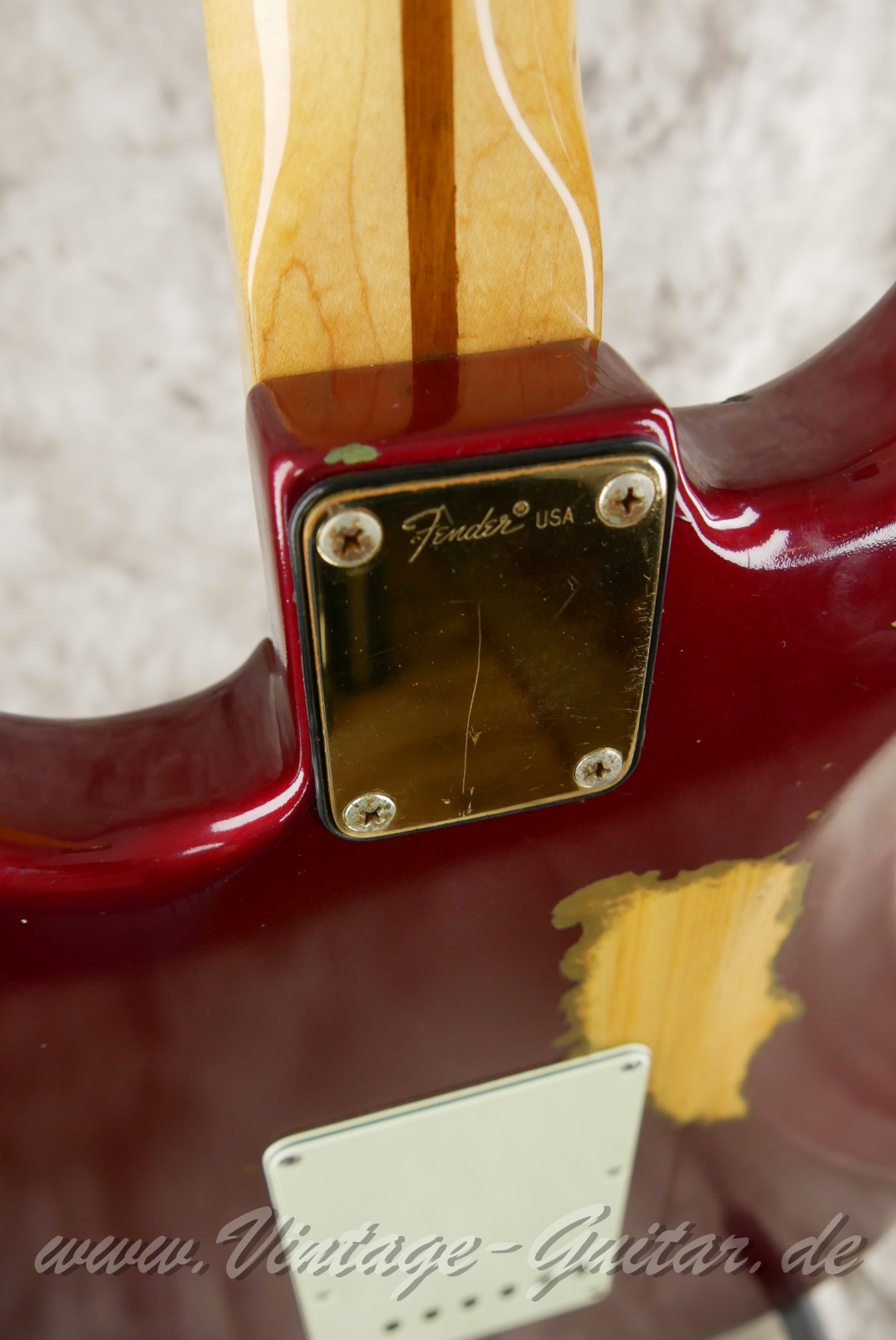 img/vintage/6318/Fender_The_Strat_1981_candy_apple_red_012.JPG