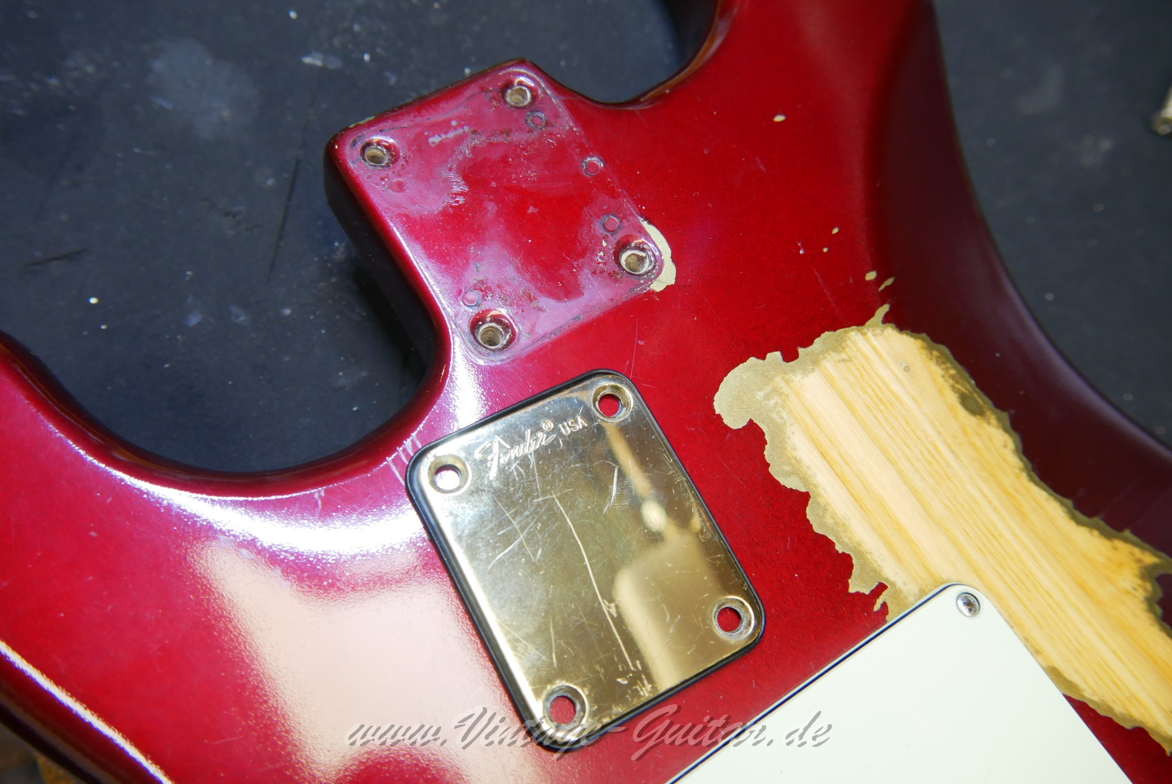 img/vintage/6318/Fender_The_Strat_1981_candy_apple_red_015.JPG
