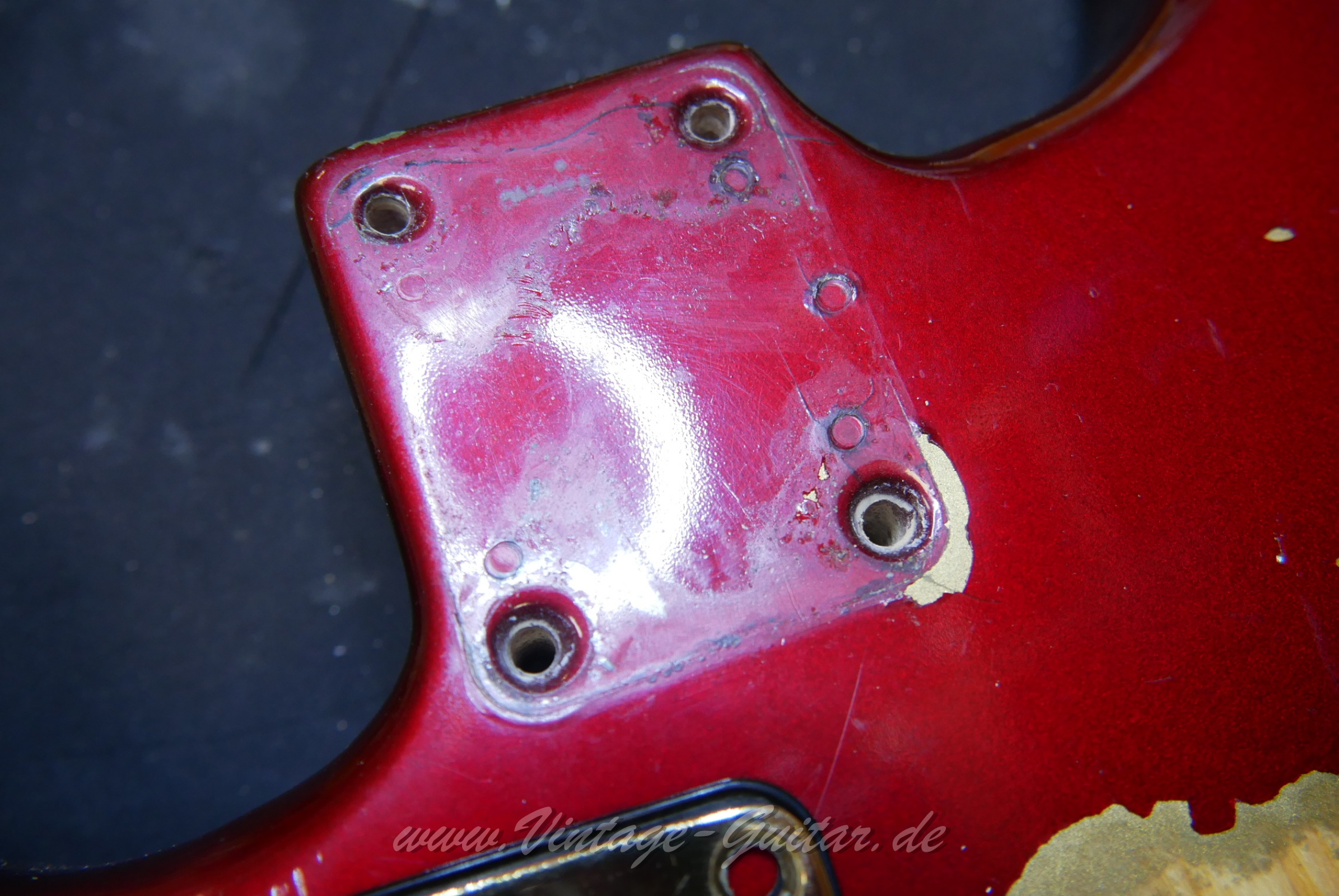 img/vintage/6318/Fender_The_Strat_1981_candy_apple_red_016.JPG