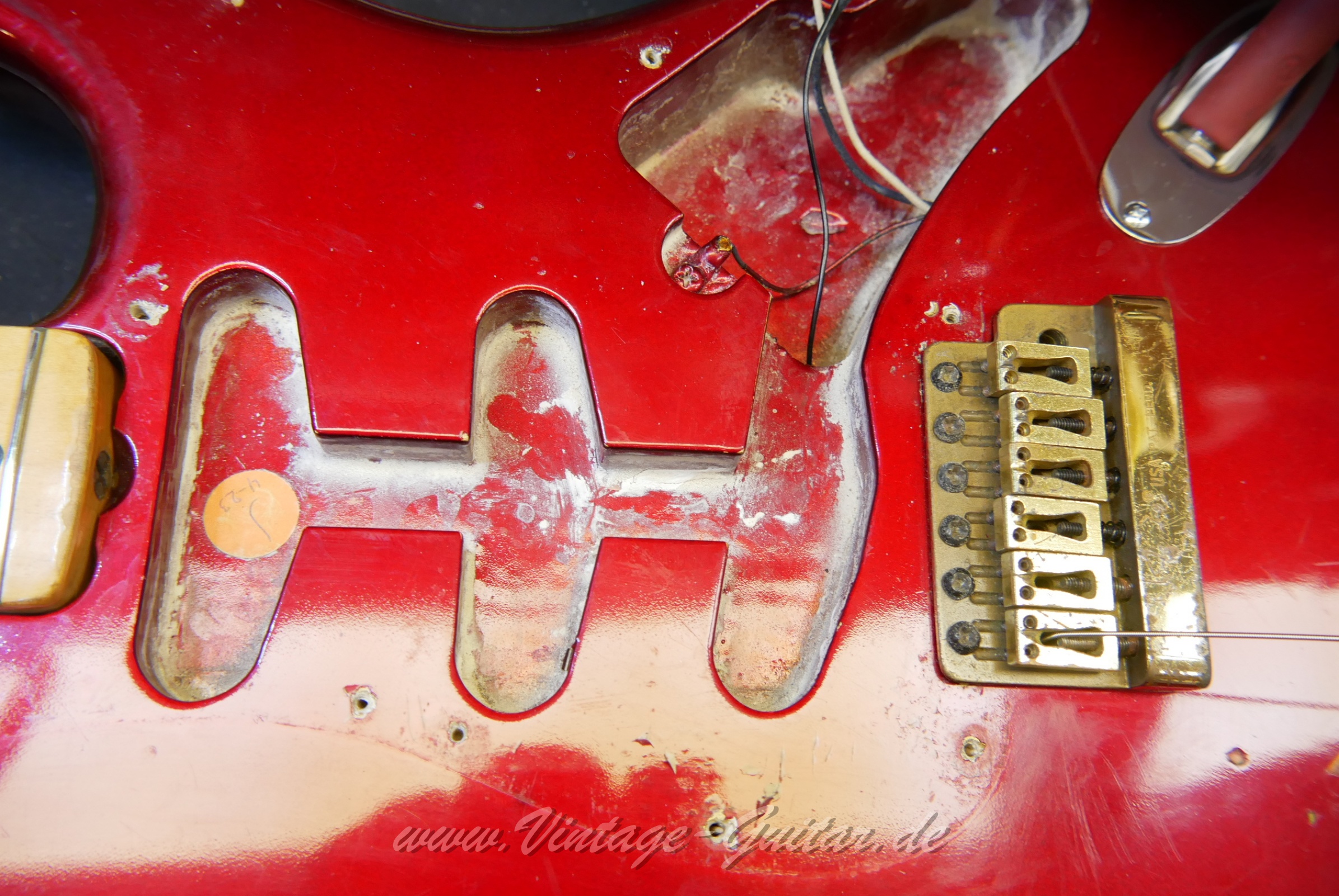 img/vintage/6318/Fender_The_Strat_1981_candy_apple_red_021.JPG