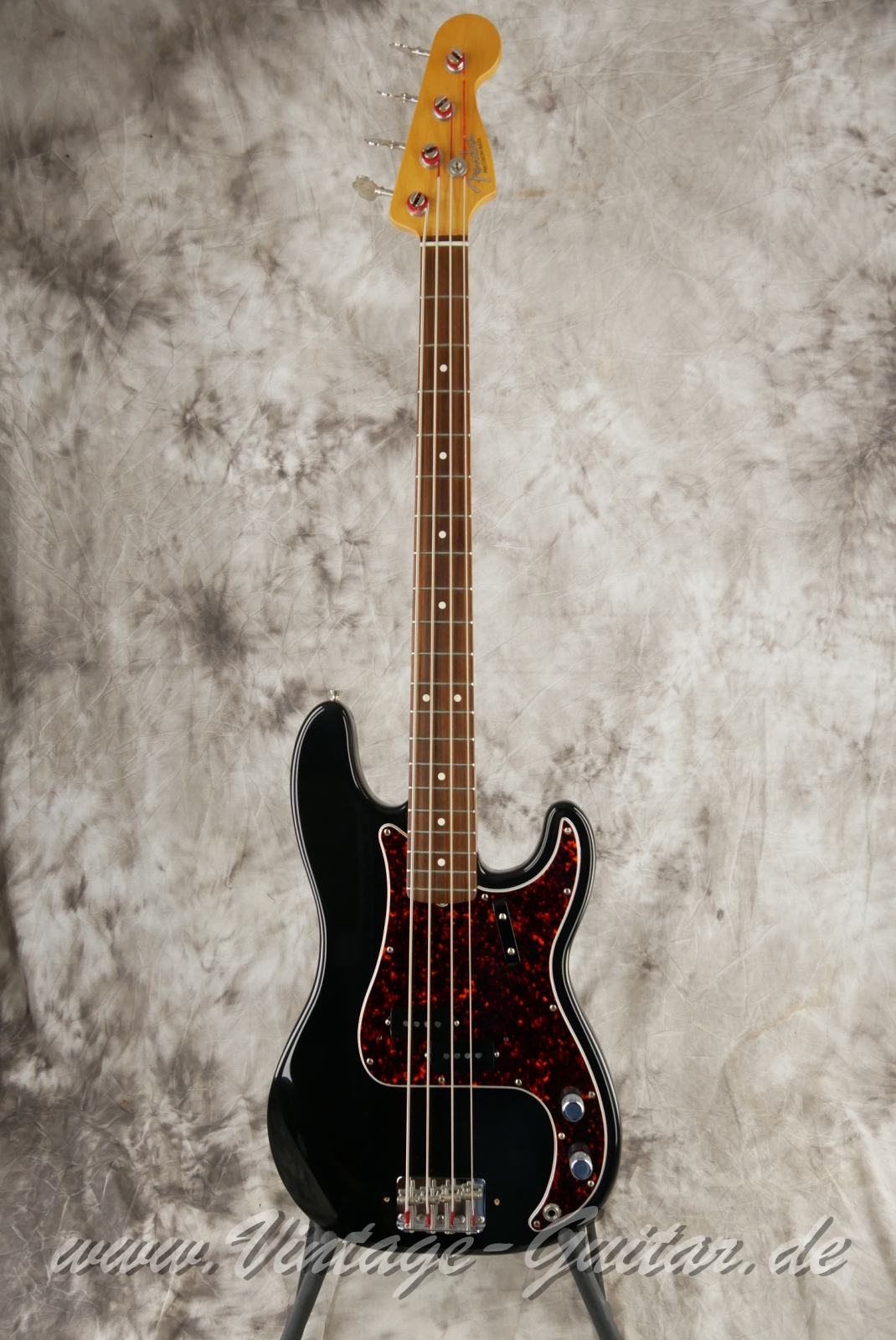 Fender_Precision_Bass_American_Vintage_Black_1994-01.JPG