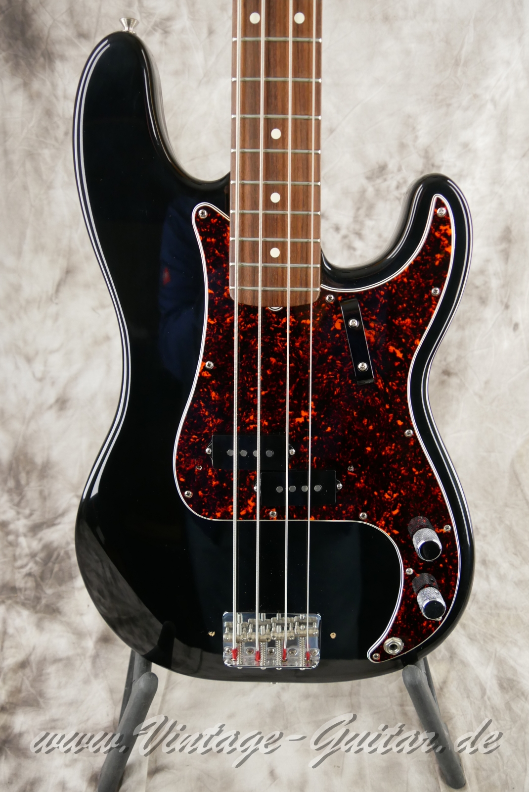 img/vintage/6319/Fender_Precision_Bass_American_Vintage_Black_1994-03.JPG