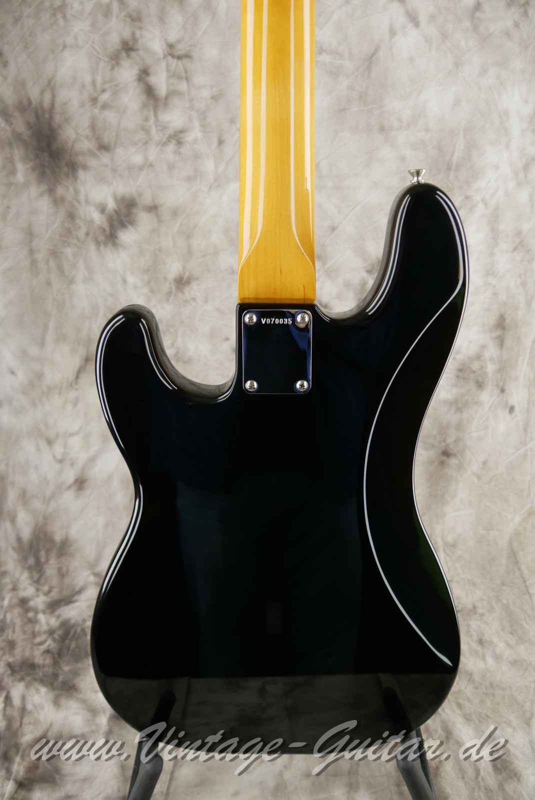 img/vintage/6319/Fender_Precision_Bass_American_Vintage_Black_1994-04.JPG