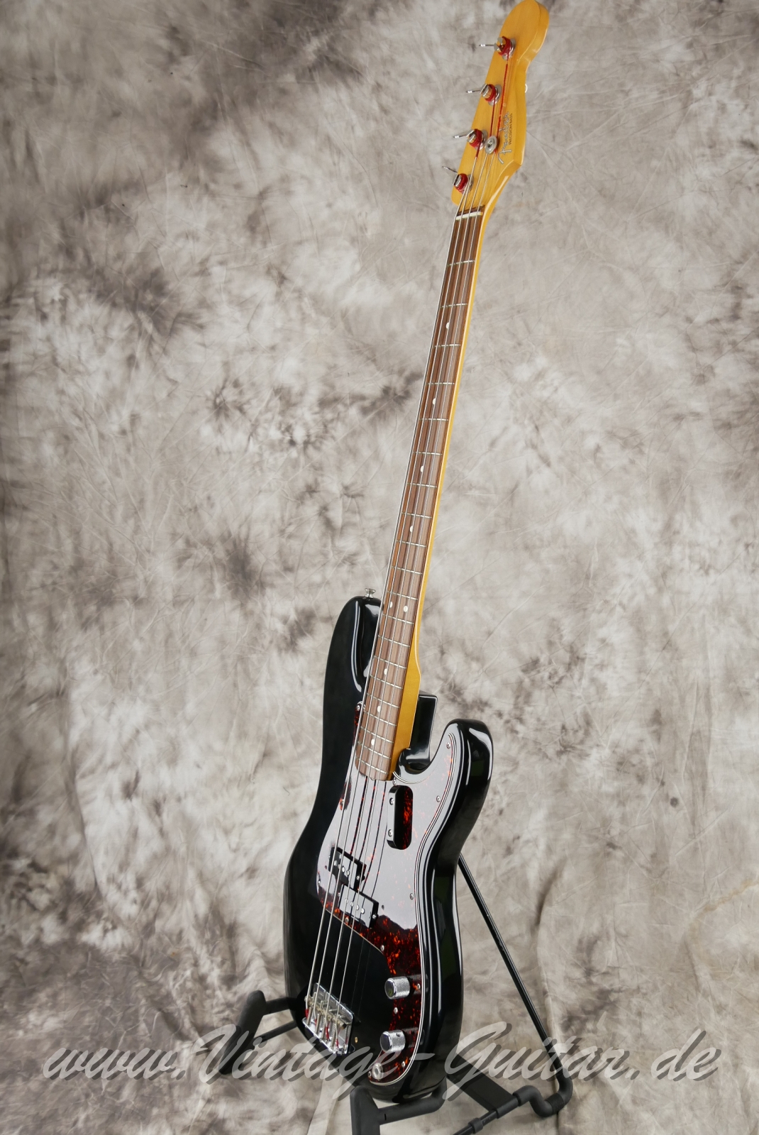 img/vintage/6319/Fender_Precision_Bass_American_Vintage_Black_1994-05.JPG
