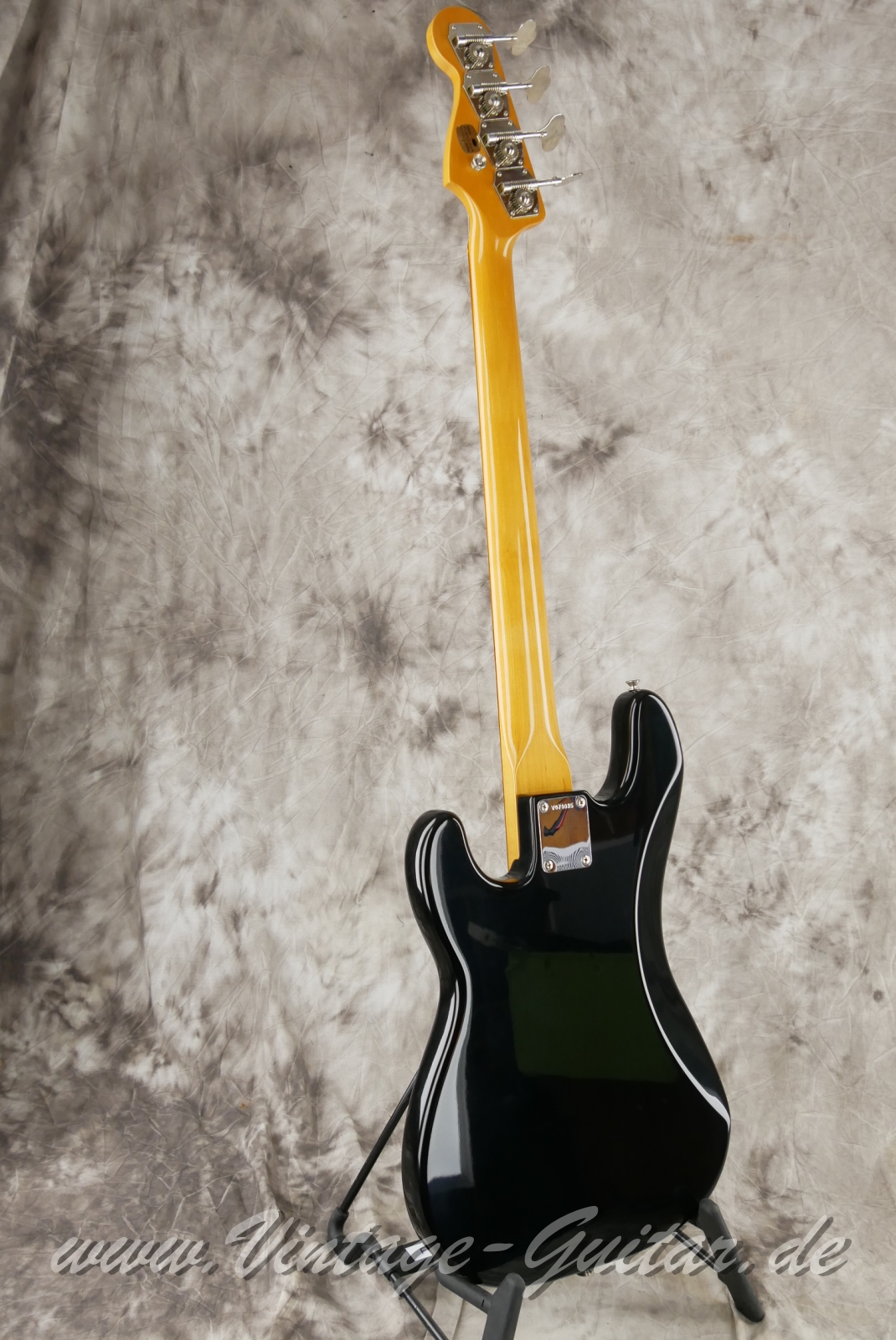 img/vintage/6319/Fender_Precision_Bass_American_Vintage_Black_1994-08.JPG