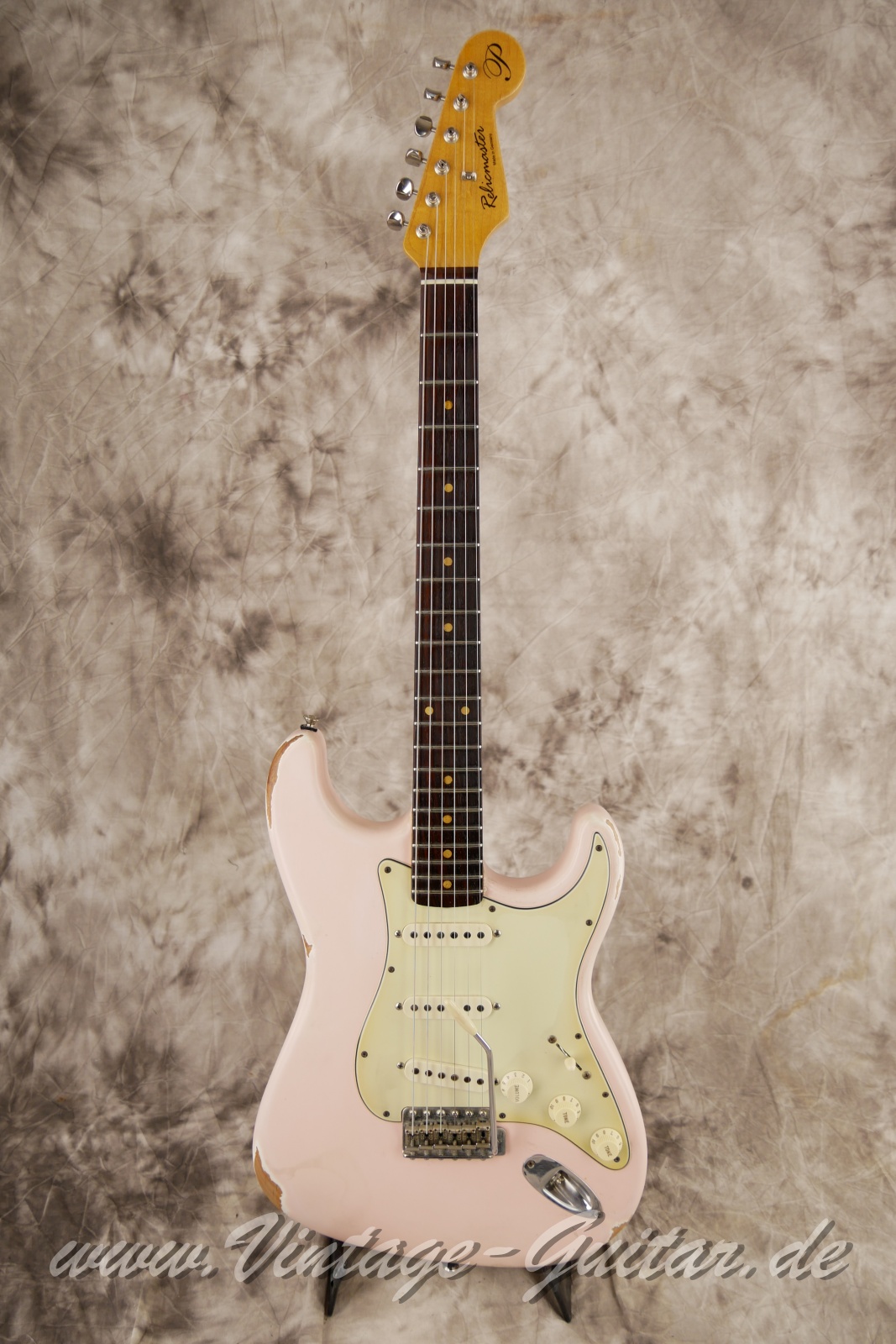 img/vintage/6322/bassart_relicmaster_stratocaster_2009_pink_germany-01.JPG