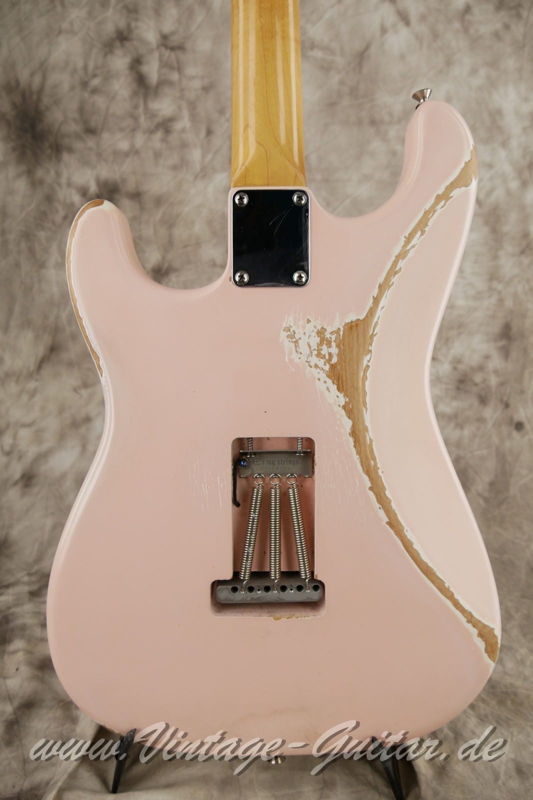 img/vintage/6322/bassart_relicmaster_stratocaster_2009_pink_germany-08.JPG
