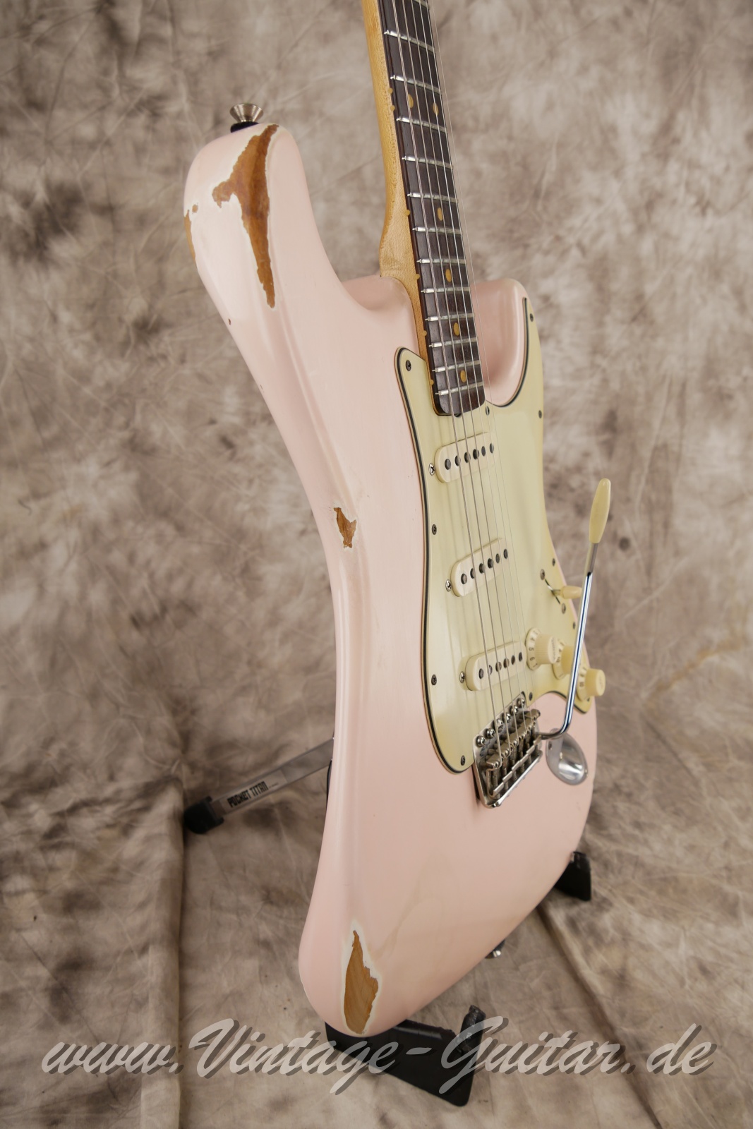 img/vintage/6322/bassart_relicmaster_stratocaster_2009_pink_germany-09.JPG