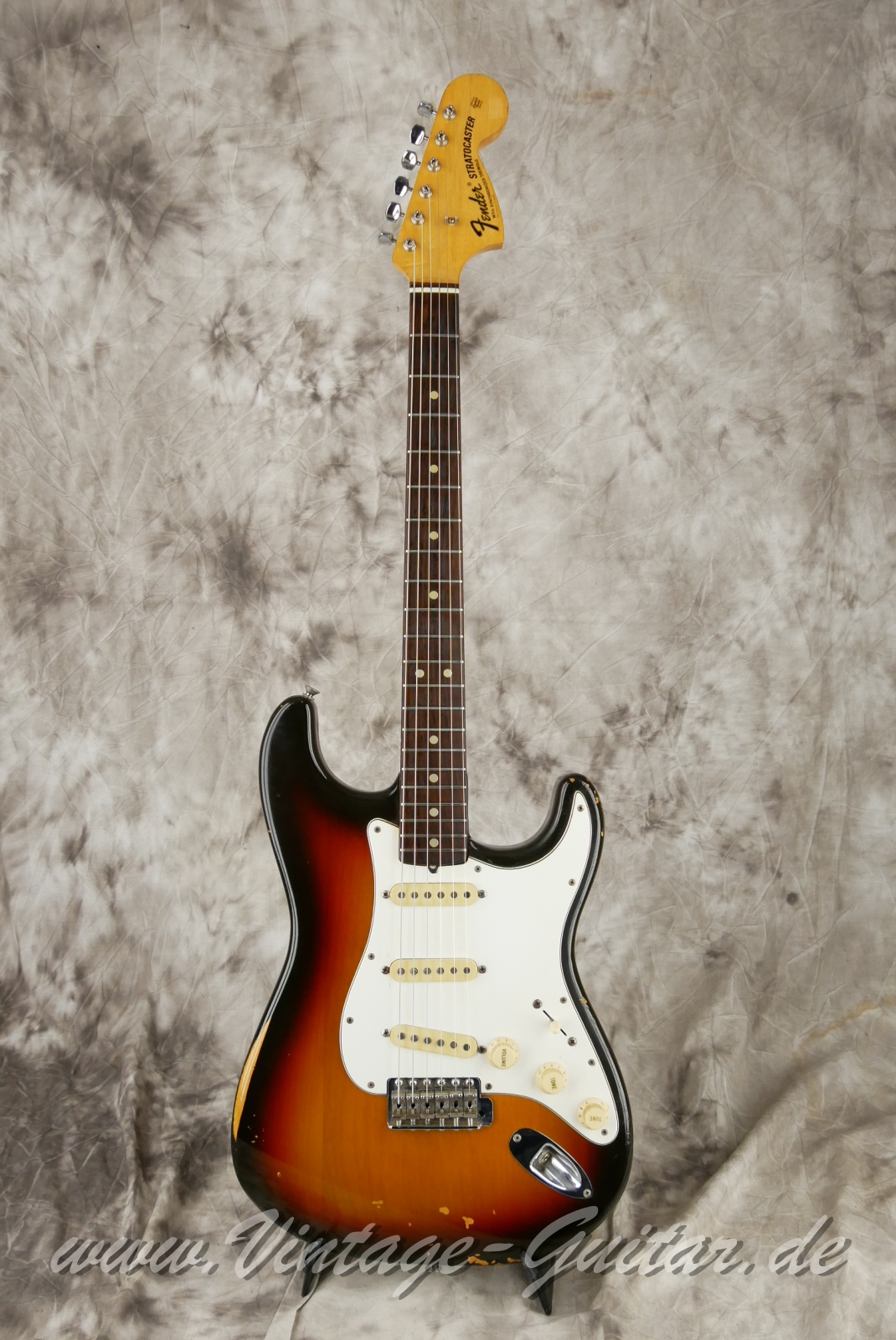 Fender_Stratocaster_sunburst_second_owner_1968_1969-01.JPG