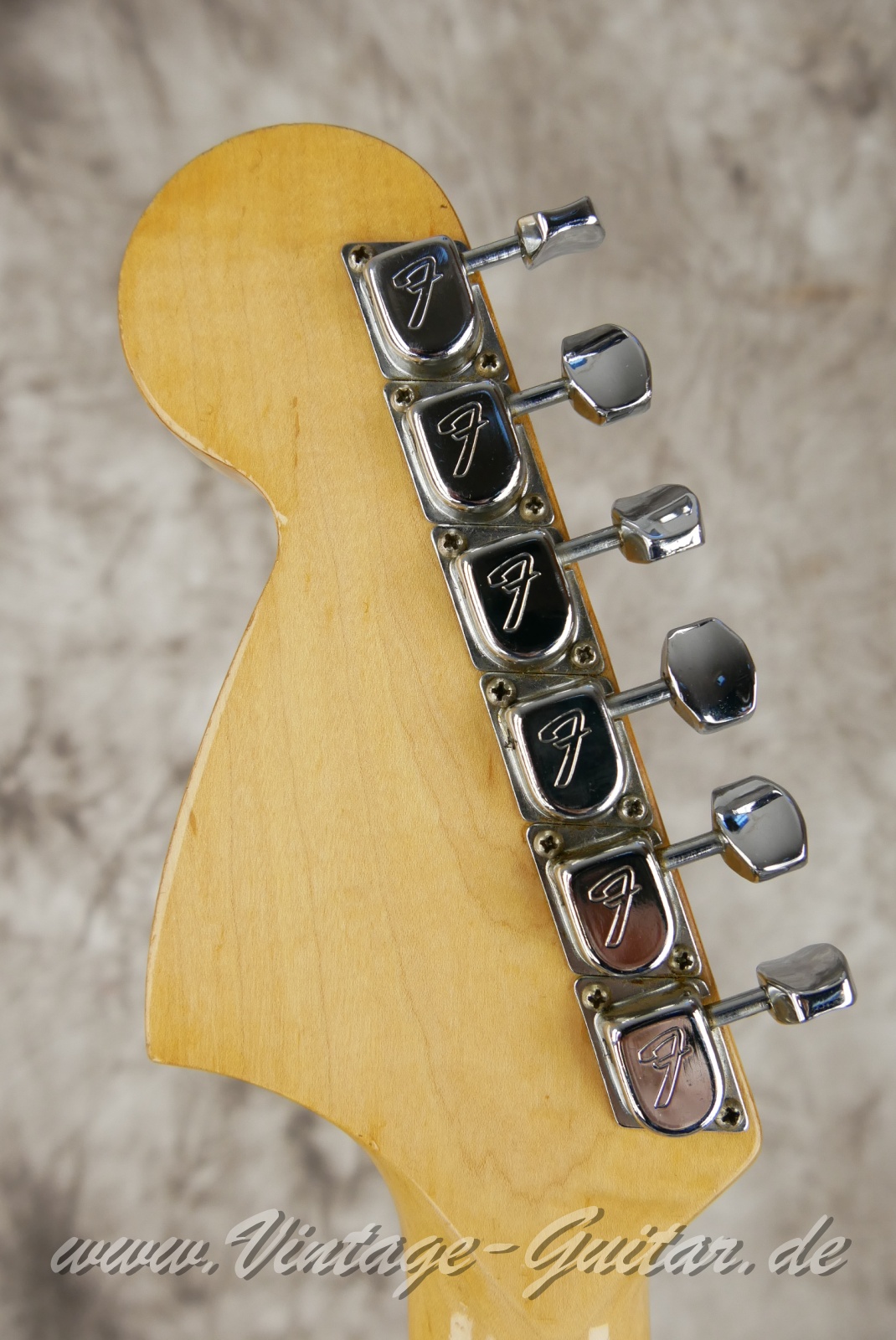 img/vintage/6338/Fender_Stratocaster_sunburst_second_owner_1968_1969-04.JPG