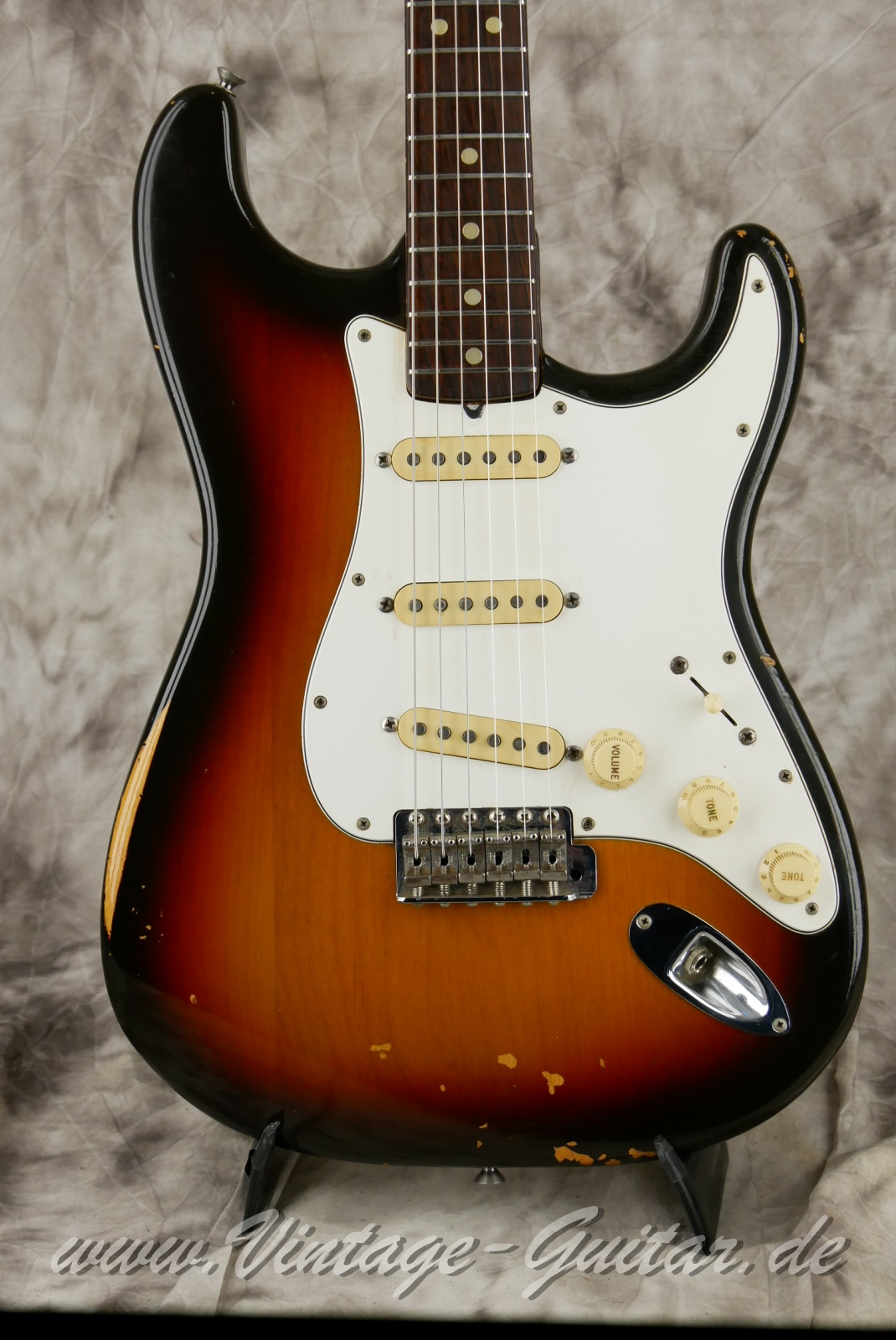 img/vintage/6338/Fender_Stratocaster_sunburst_second_owner_1968_1969-07.JPG