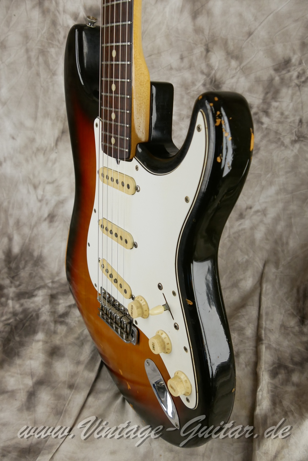 img/vintage/6338/Fender_Stratocaster_sunburst_second_owner_1968_1969-10.JPG