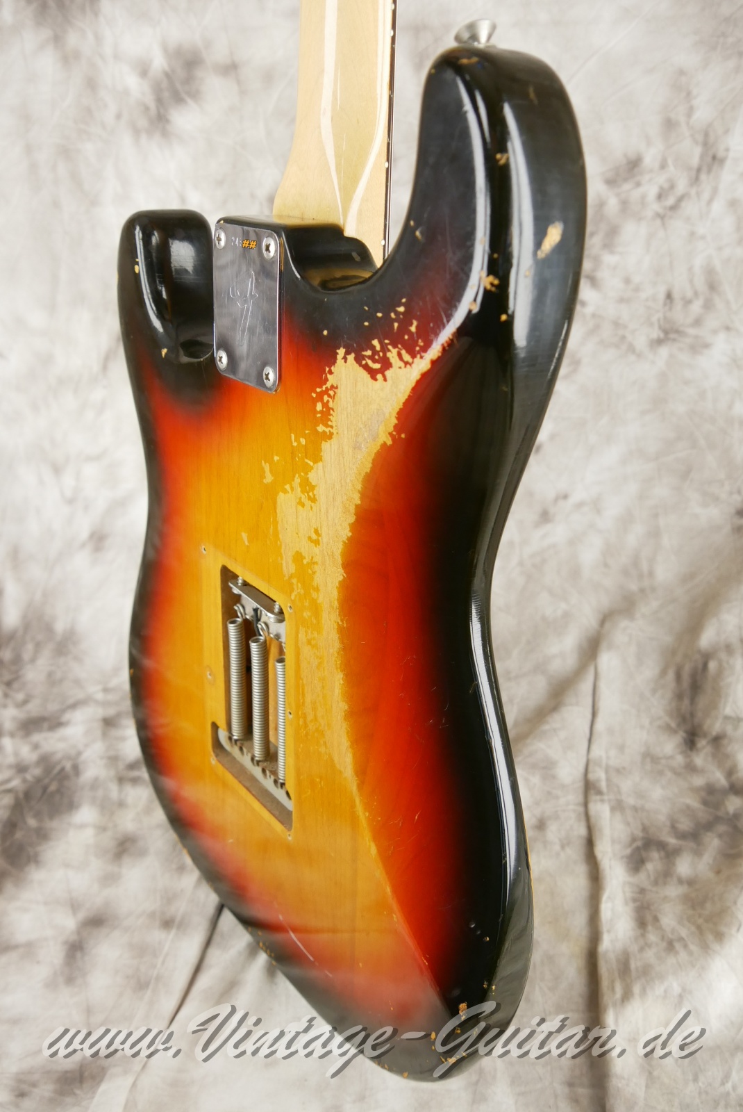img/vintage/6338/Fender_Stratocaster_sunburst_second_owner_1968_1969-12.JPG