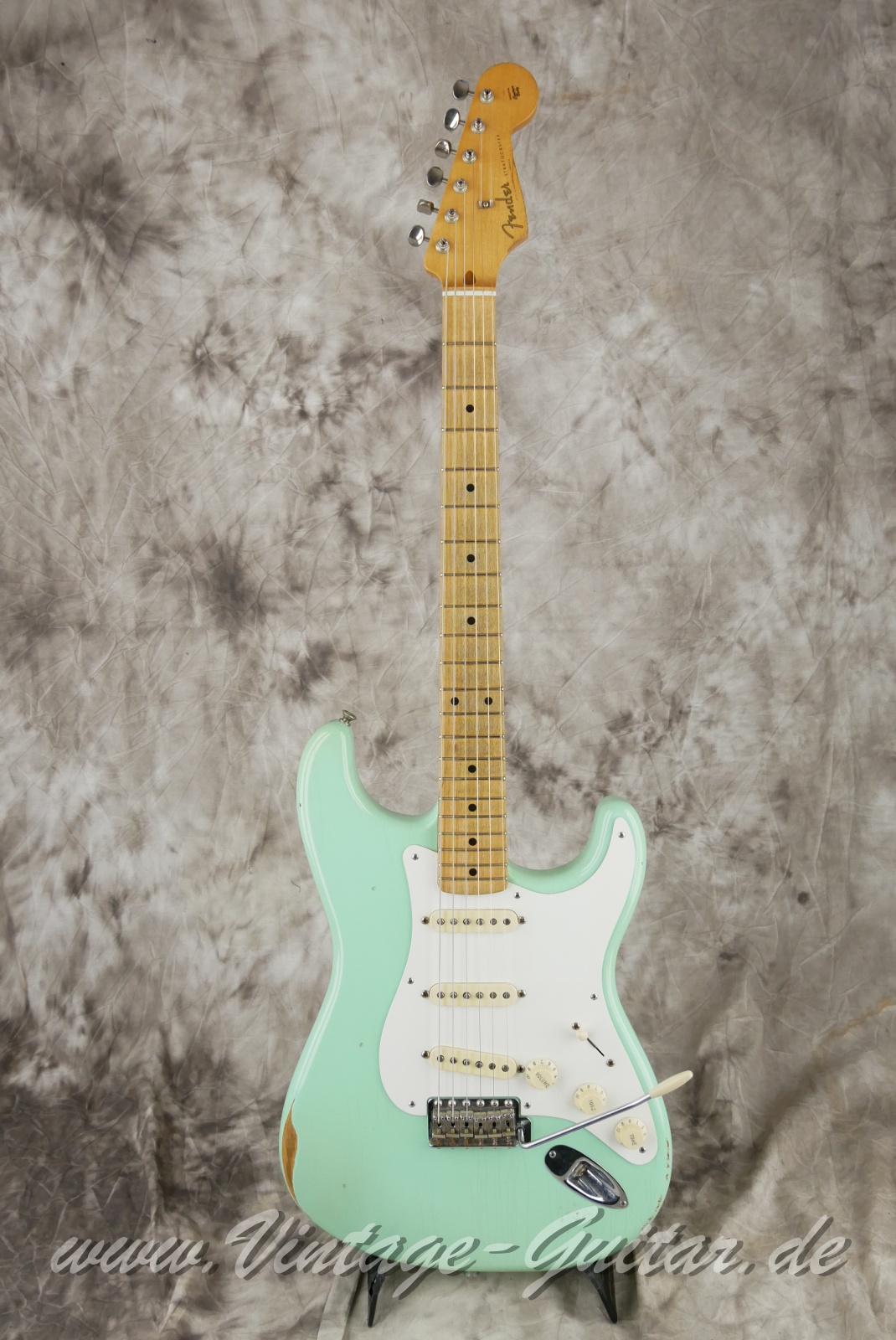Fender_Stratocaster_Vintera_Road_worn_limited_edition_seafoam_green_2021-01.JPG