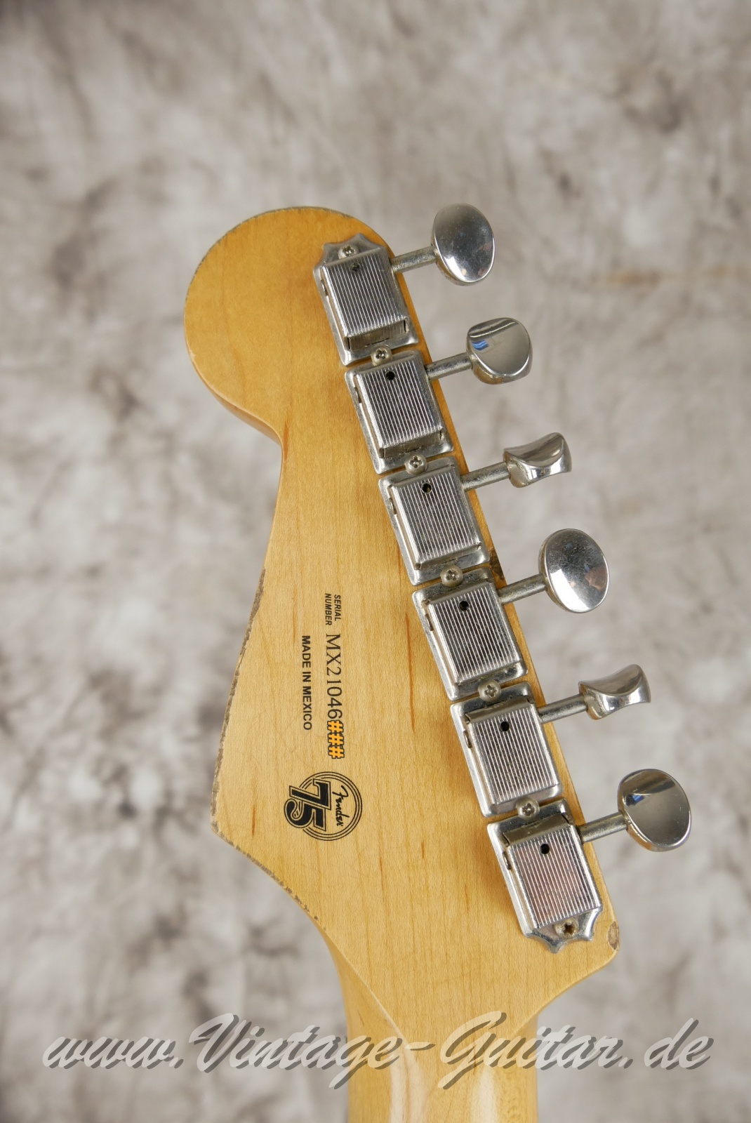img/vintage/6339/Fender_Stratocaster_Vintera_Road_worn_limited_edition_seafoam_green_2021-04.JPG