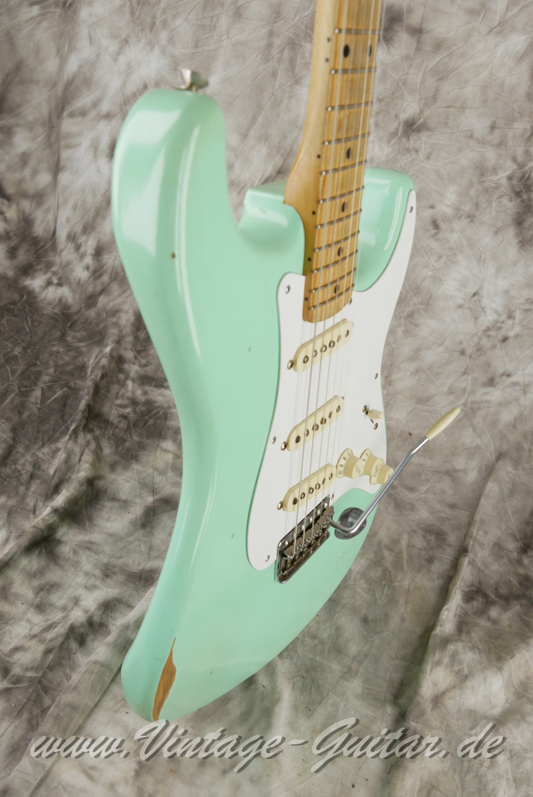 img/vintage/6339/Fender_Stratocaster_Vintera_Road_worn_limited_edition_seafoam_green_2021-09.JPG