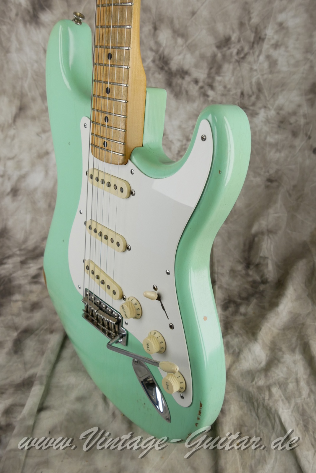 img/vintage/6339/Fender_Stratocaster_Vintera_Road_worn_limited_edition_seafoam_green_2021-10.JPG