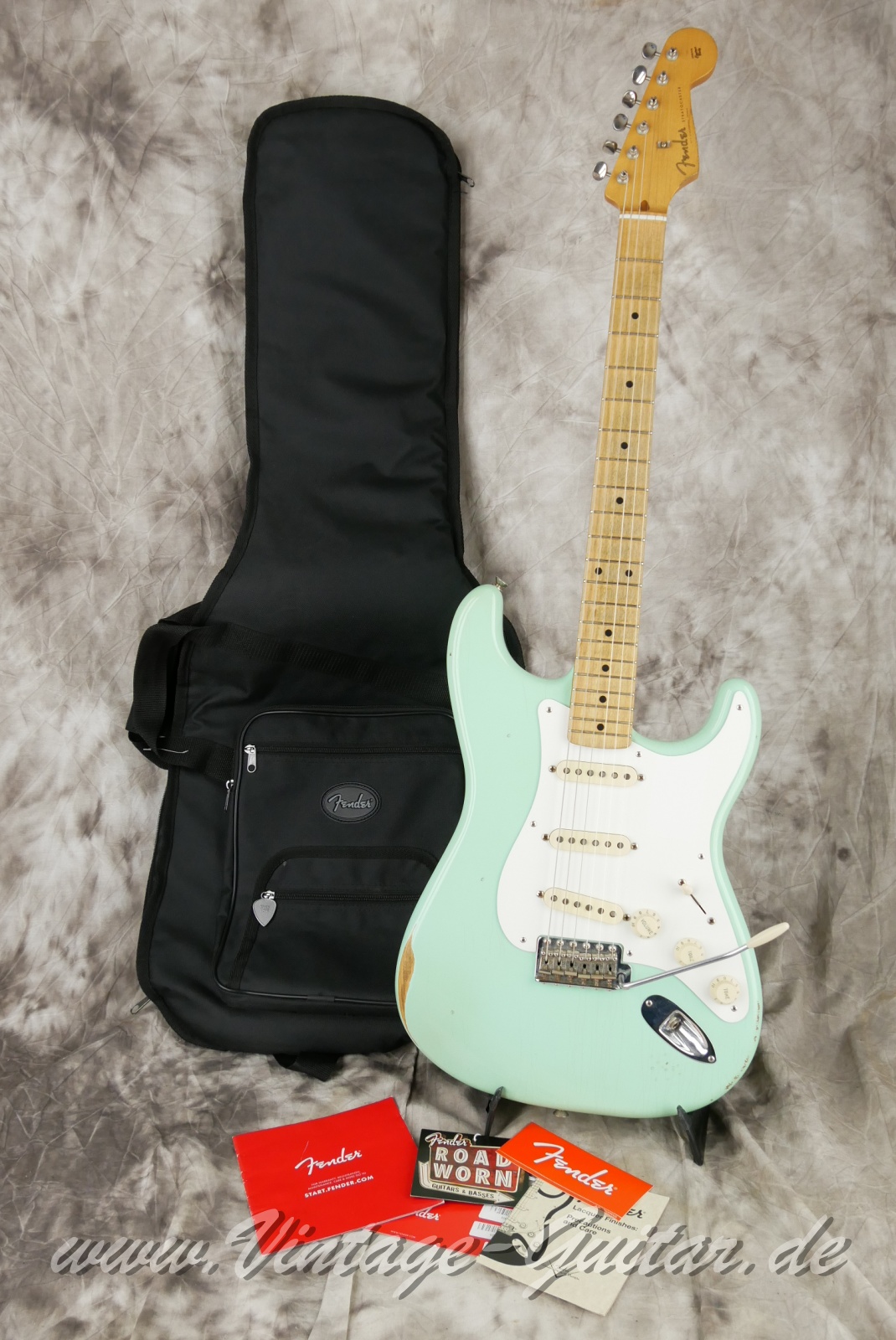 img/vintage/6339/Fender_Stratocaster_Vintera_Road_worn_limited_edition_seafoam_green_2021-13.JPG