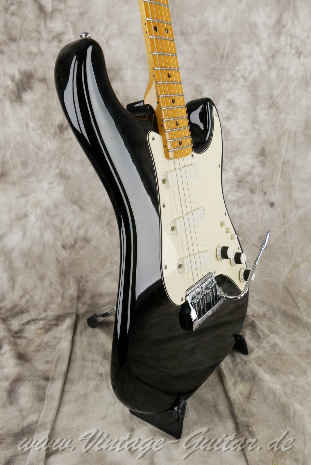 img/vintage/6346/fender_stratocaster_elite_1983_black_usa-09.jpg