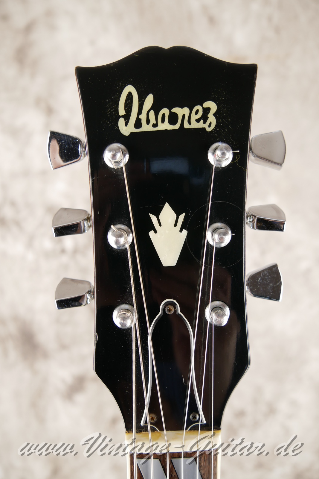 img/vintage/6354/Ibanez_2355_open_book_headstock_sunburst_1975-03.JPG
