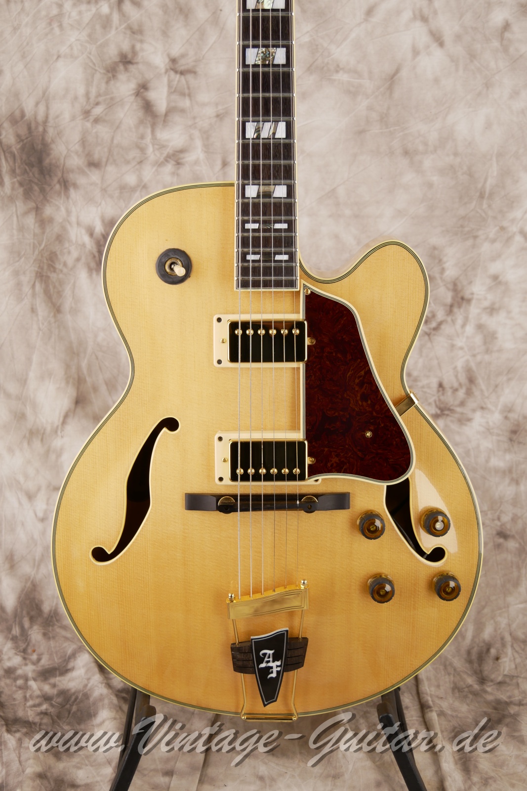 img/vintage/6355/Ibanez_AF_200_natural_Japan_1991-07.JPG