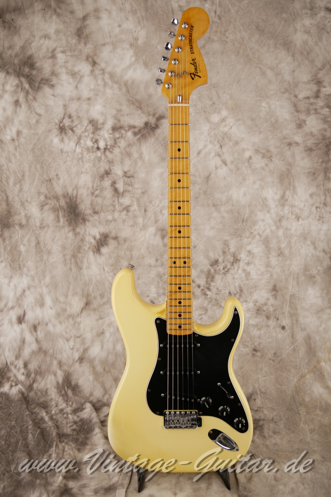 Fender_Stratocaster_olympic_white_USA_1977-01.JPG