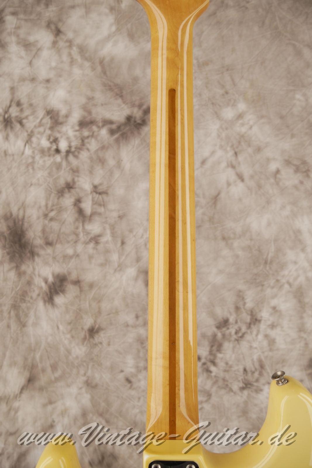 img/vintage/6356/Fender_Stratocaster_olympic_white_USA_1977-06.JPG