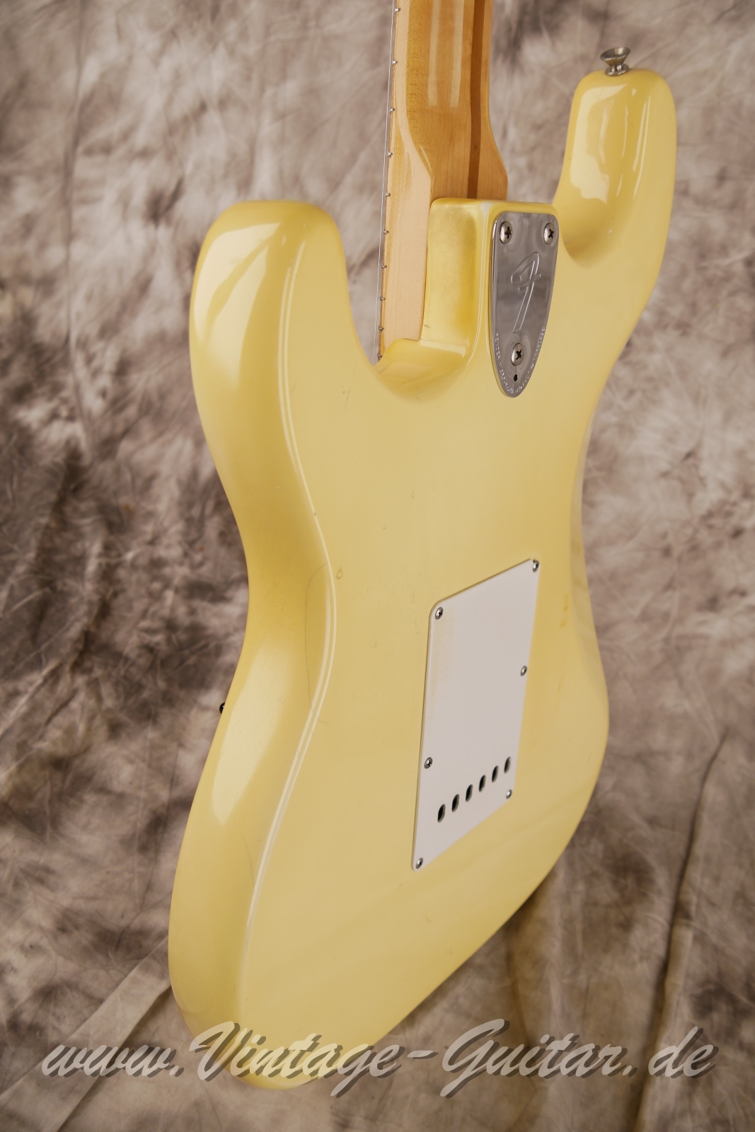 img/vintage/6356/Fender_Stratocaster_olympic_white_USA_1977-11.JPG