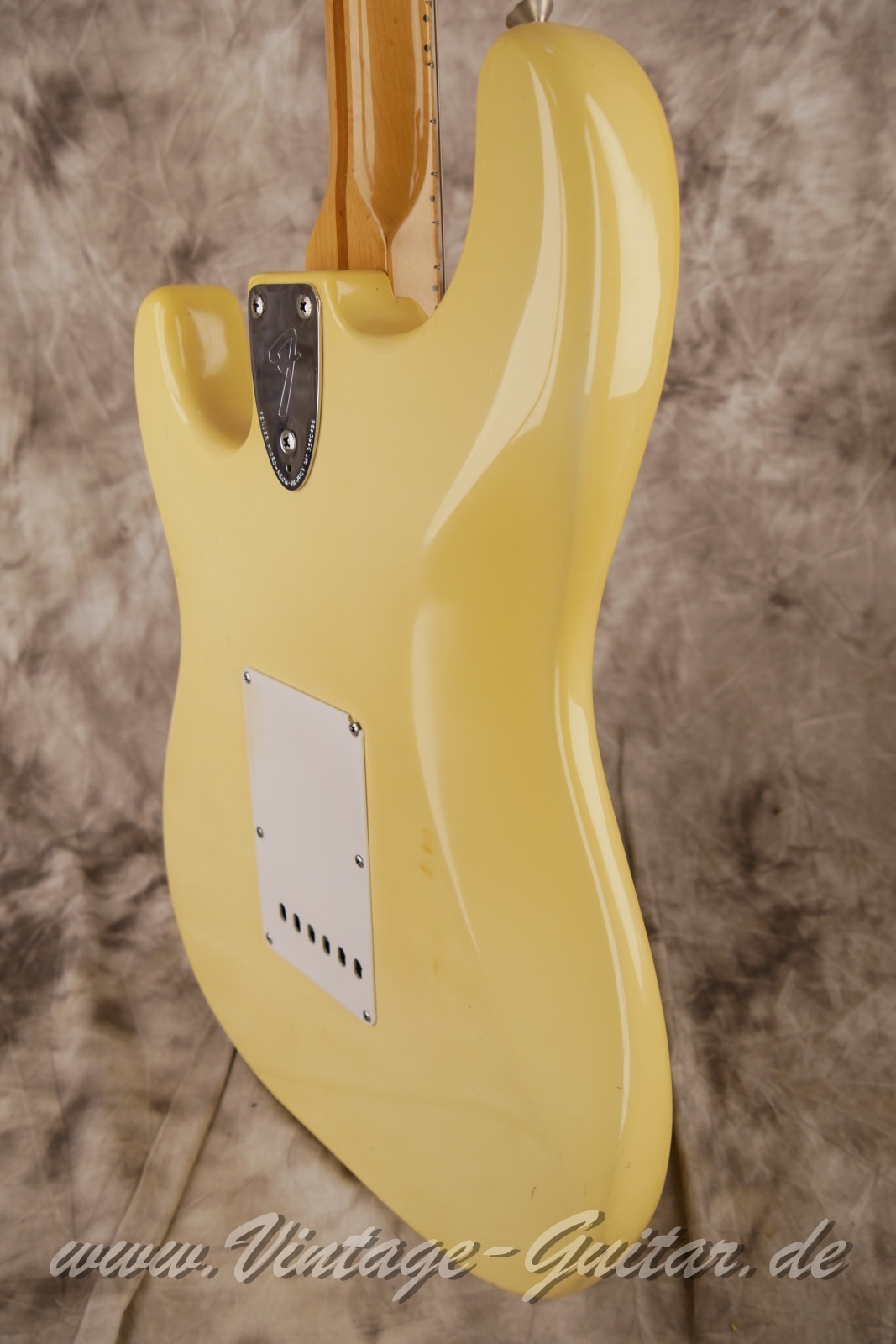 img/vintage/6356/Fender_Stratocaster_olympic_white_USA_1977-12.JPG