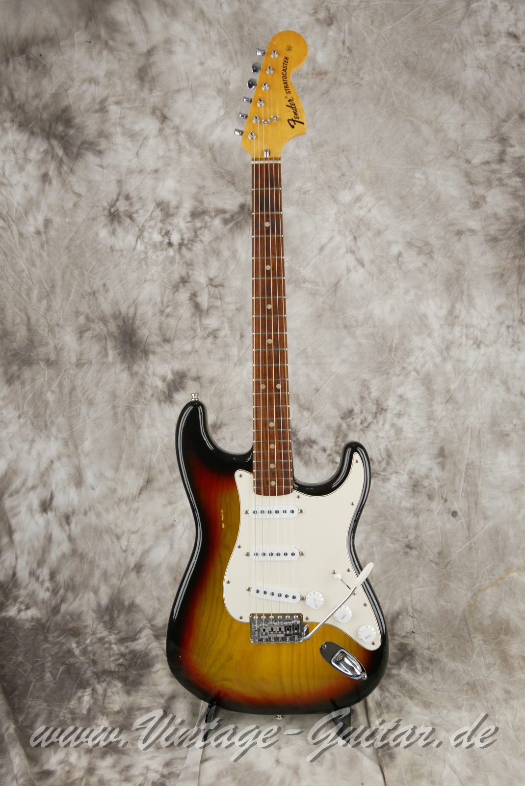 Fender_Stratocaster_sunburst_USA_1976-001.JPG