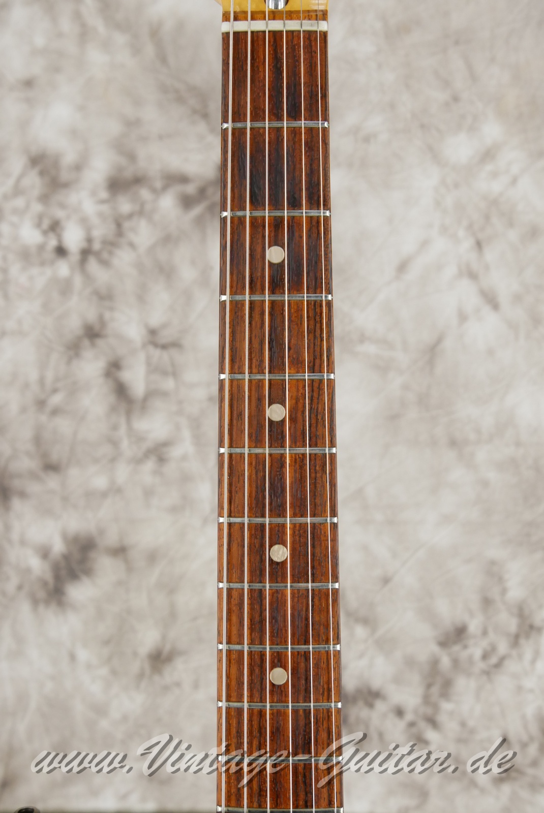 Fender_Stratocaster_sunburst_USA_1976-005.JPG