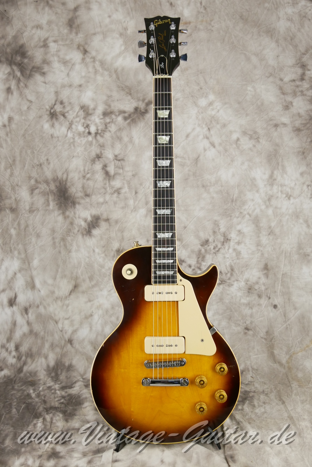 Gibson_Les_Paul_Pro_Deluxe_sunburst_1979-001.JPG