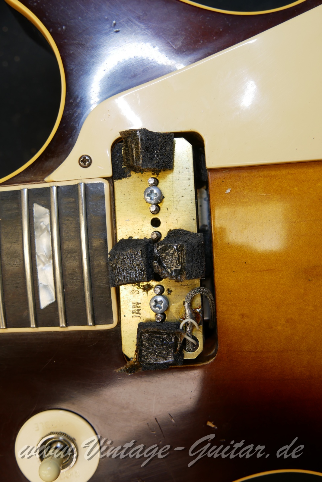 img/vintage/6374/Gibson_Les_Paul_Pro_Deluxe_sunburst_1979-015.JPG