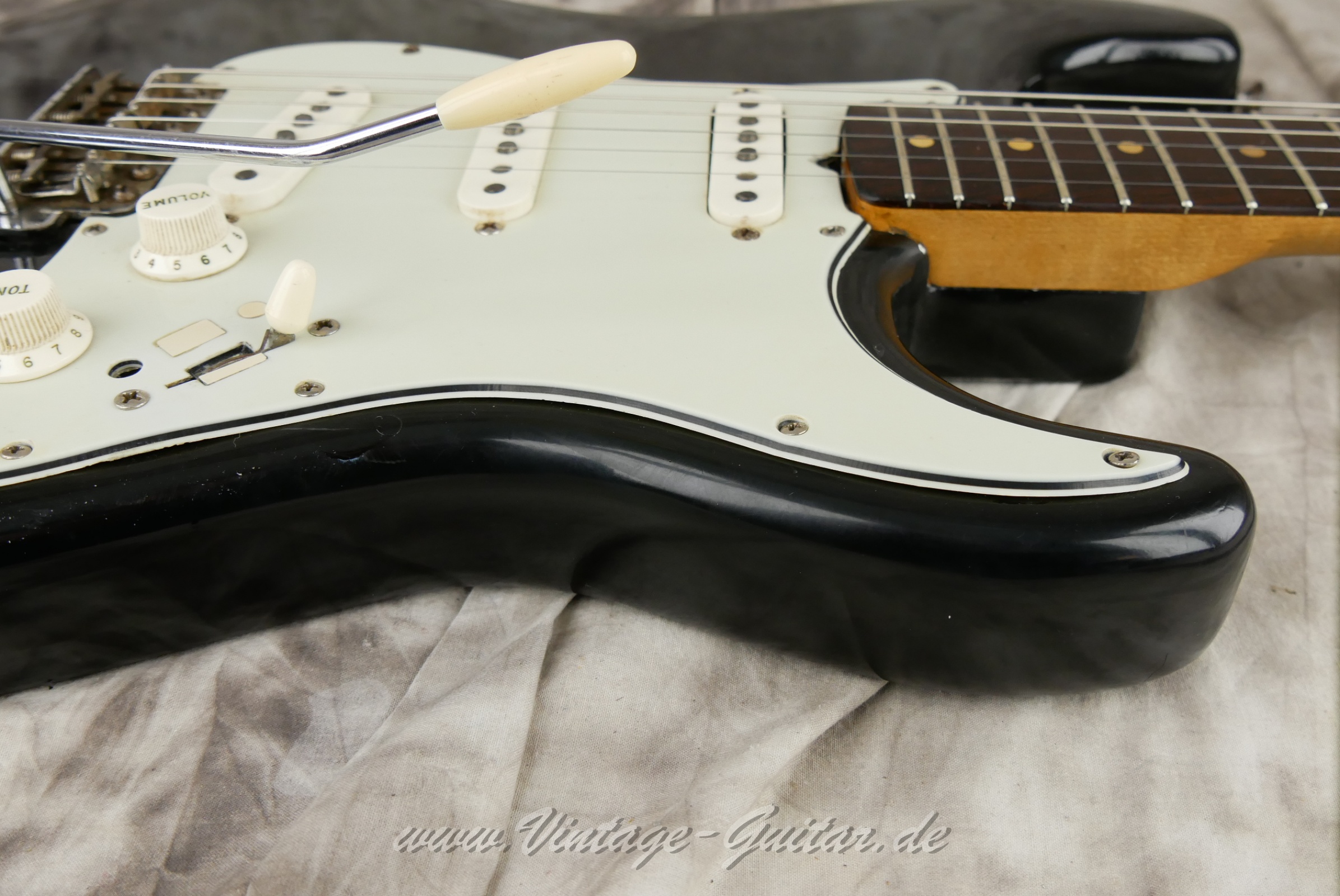 Fender-Stratocaster-1964-black-020.JPG