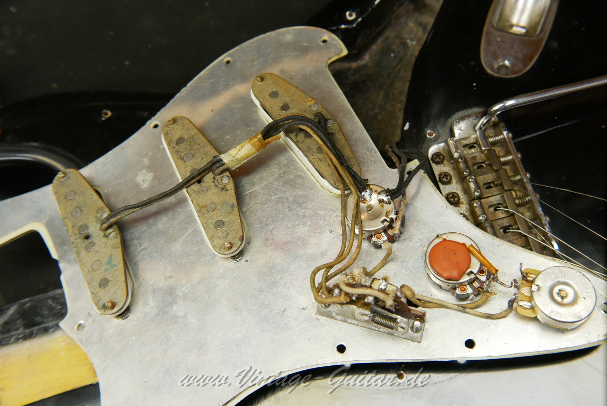 Fender-Stratocaster-1964-black-030.JPG