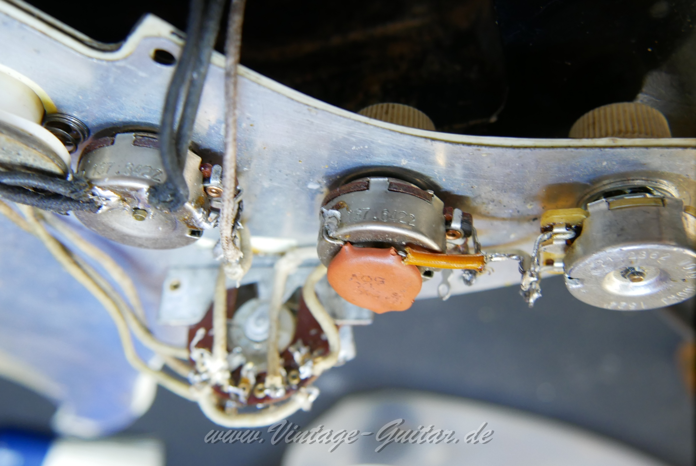 Fender-Stratocaster-1964-black-036.JPG
