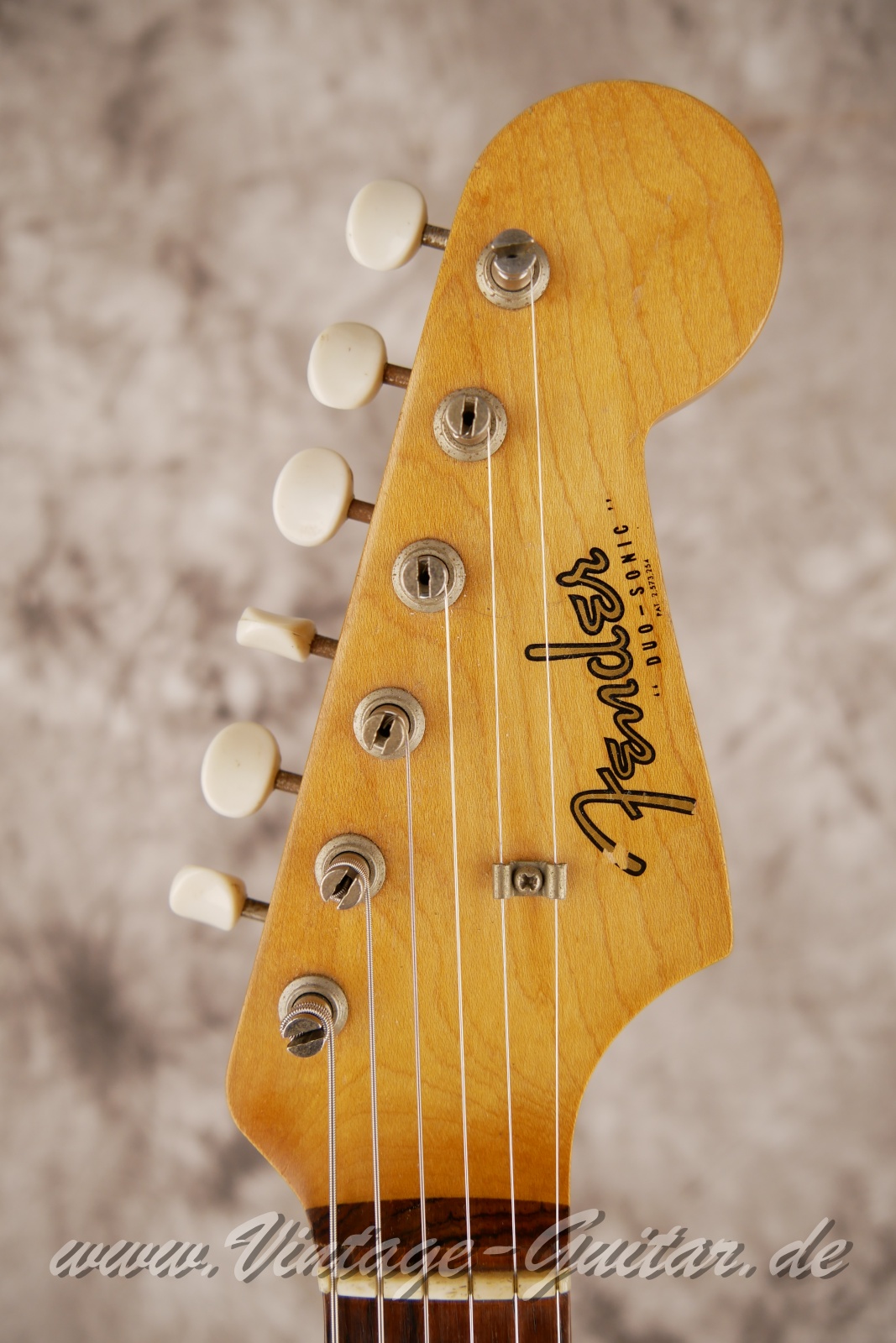 Fender_Duo_Sonic_sunburst_USA_1962-003.JPG