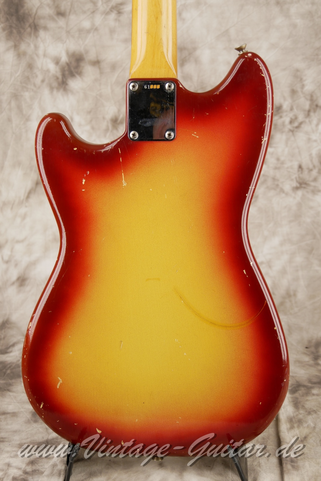 Fender_Duo_Sonic_sunburst_USA_1962-008.JPG