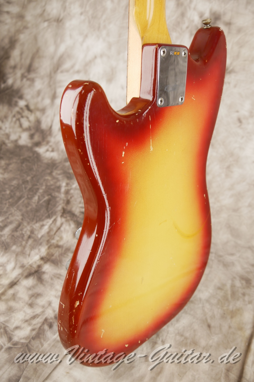 Fender_Duo_Sonic_sunburst_USA_1962-011.JPG