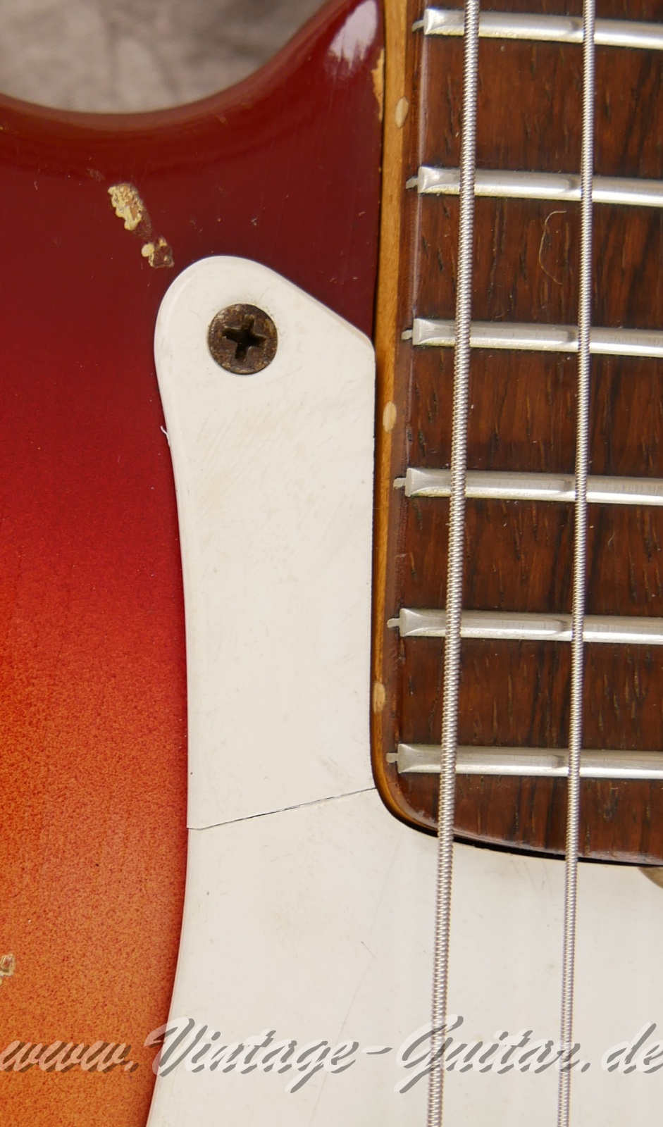 Fender_Duo_Sonic_sunburst_USA_1962-013.JPG