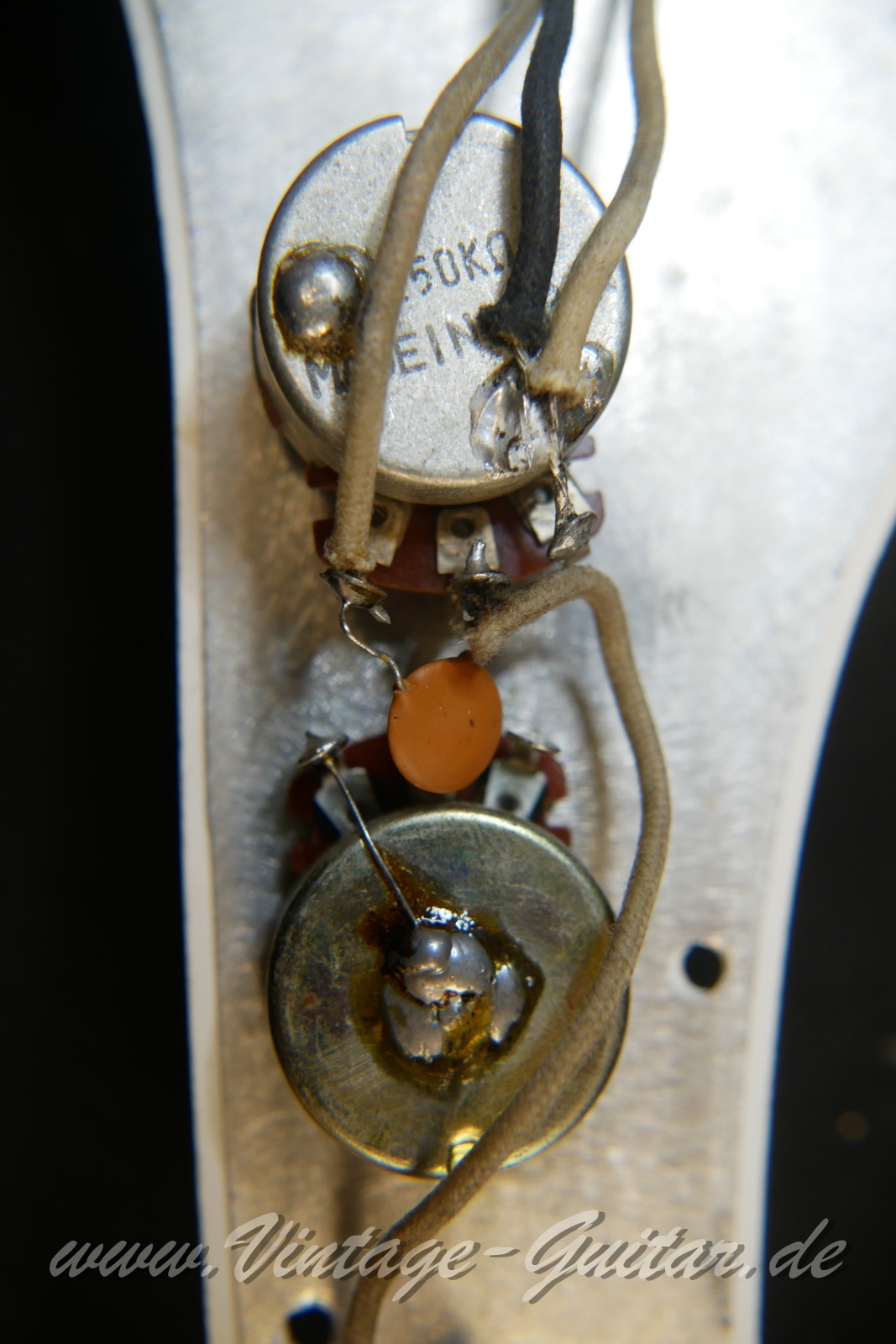 Fender_Duo_Sonic_sunburst_USA_1962-017.JPG