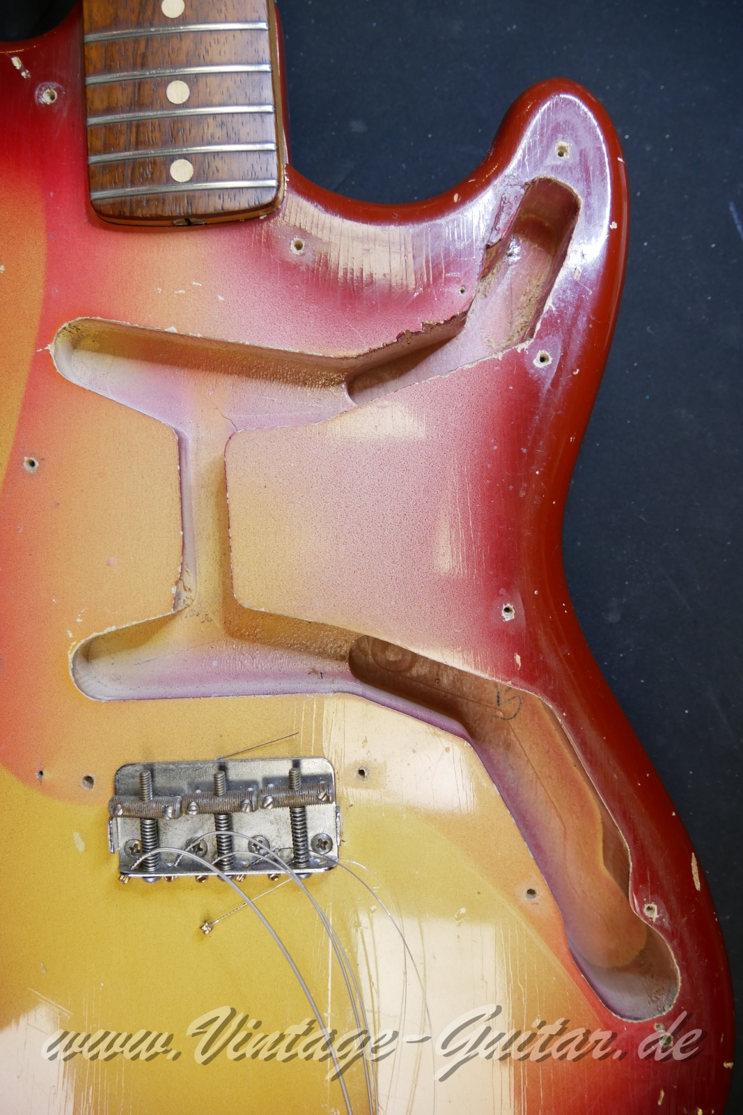 Fender_Duo_Sonic_sunburst_USA_1962-019.JPG