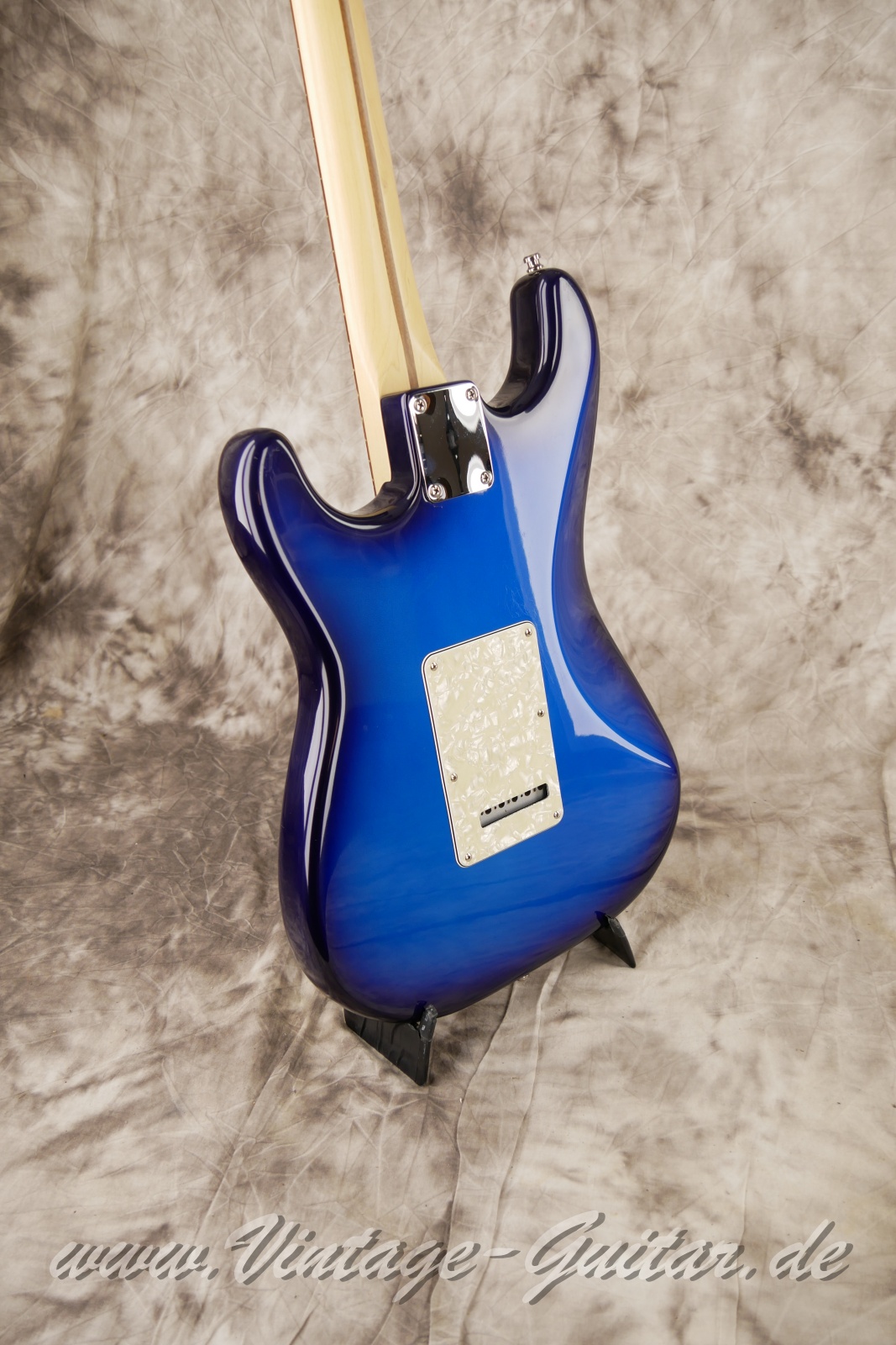 Fender_Bonnie_Raitt_Signature_blueburst_1995-011.JPG